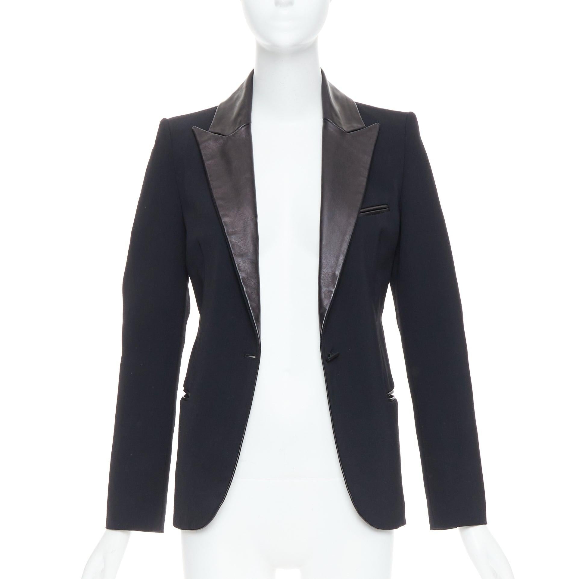 Nero Giacca blazer in pelle morbida nera con collo a punta e bottoni geometrici Plein Sud in vendita