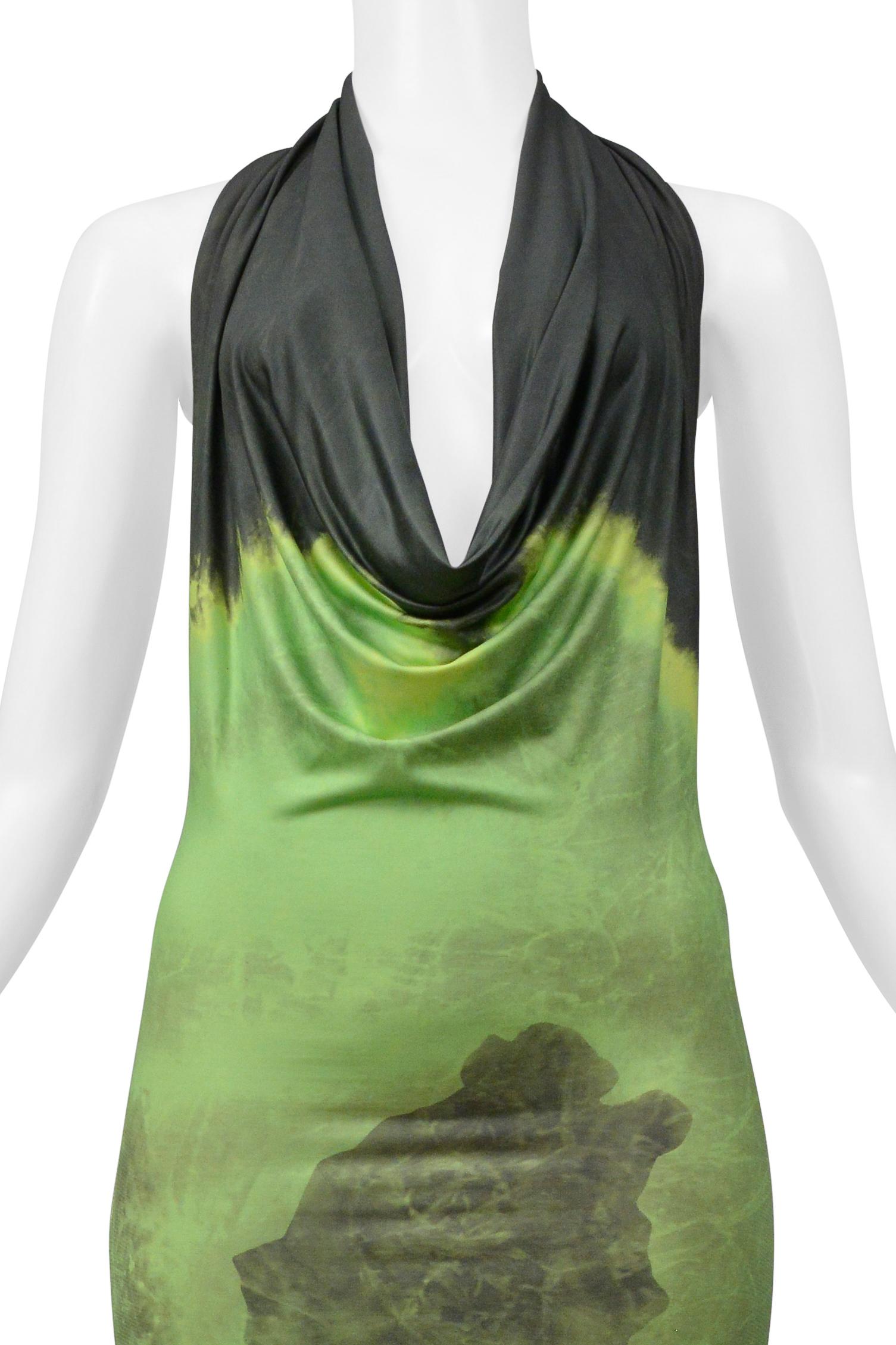 Resurrection Vintage è lieta di presentare un abito vintage di Plein Sud di colore verde brillante con scollo profondo e aperto, stampa astratta tie-dye, schiena aperta e lunghezza a 3/4. 

Plein Sud 
Dimensione: 40
Fabrice: 84% Poliestere, 16%