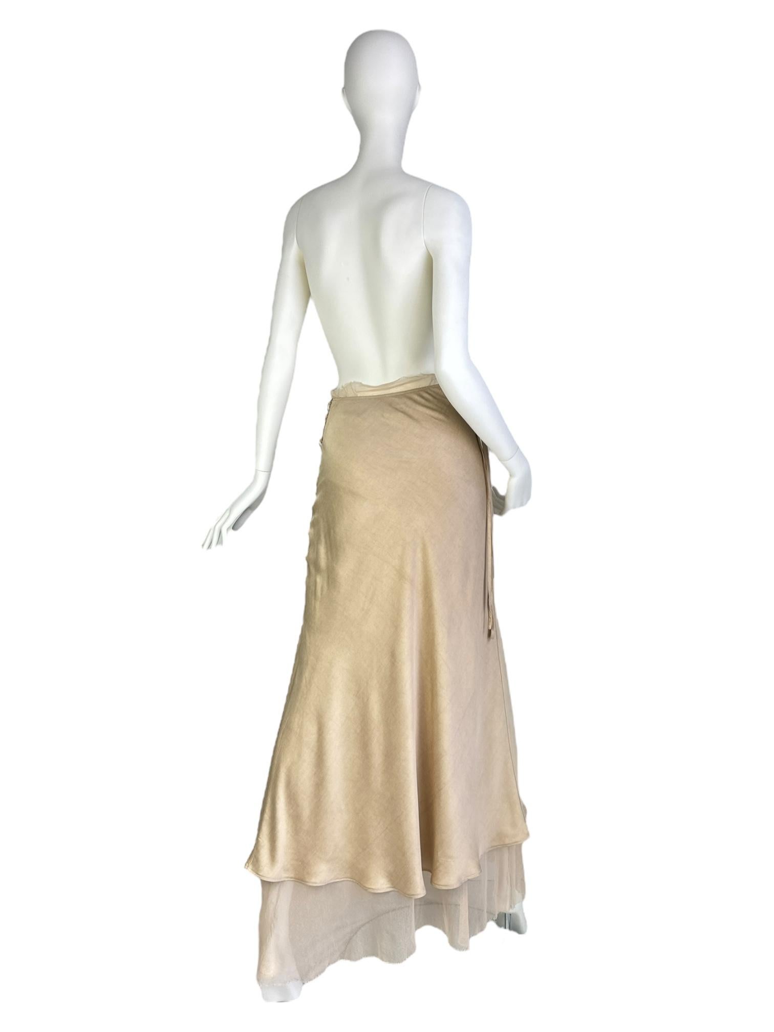 MARCA : PLEIN SUD FAYÇAL AMOR

DESIGNER : FAYÇAL AMOR

ANNO/DECADE: primi anni 2000

TAGLIA: VESTIBILITÀ S

PRODOTTO IN : FRANCIA

COMPOSIZIONE : RAYON ; TULLE DI COTONE

CONDIZIONE : ECCELLENTE

NOTA : /

Il manichino è una taglia S.