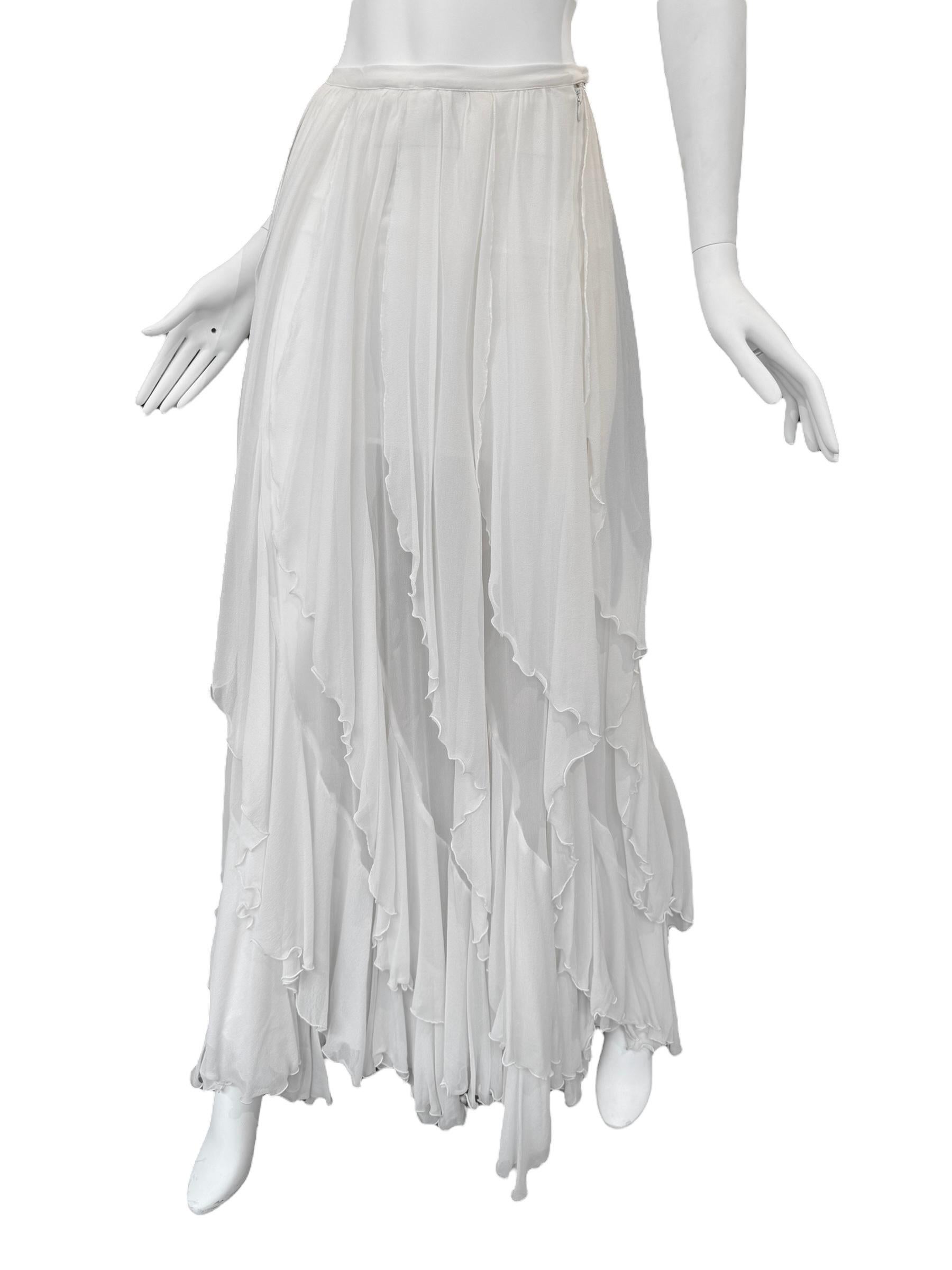 MARCA : FAYÇAL AMOR

DISEÑADOR : FAYÇAL AMOR

AÑO/DÉCADA : FINALES DE 2010 / PRINCIPIOS DE 2020

TALLA : DE LA S A LA M

FABRICADO EN : /

COMPOSICIÓN : 100% SEDA

ESTADO : EXCELENTE

NOTA : PIEZA EXCLUSIVA DE LOS ARCHIVOS PERSONALES DE FAYÇAL