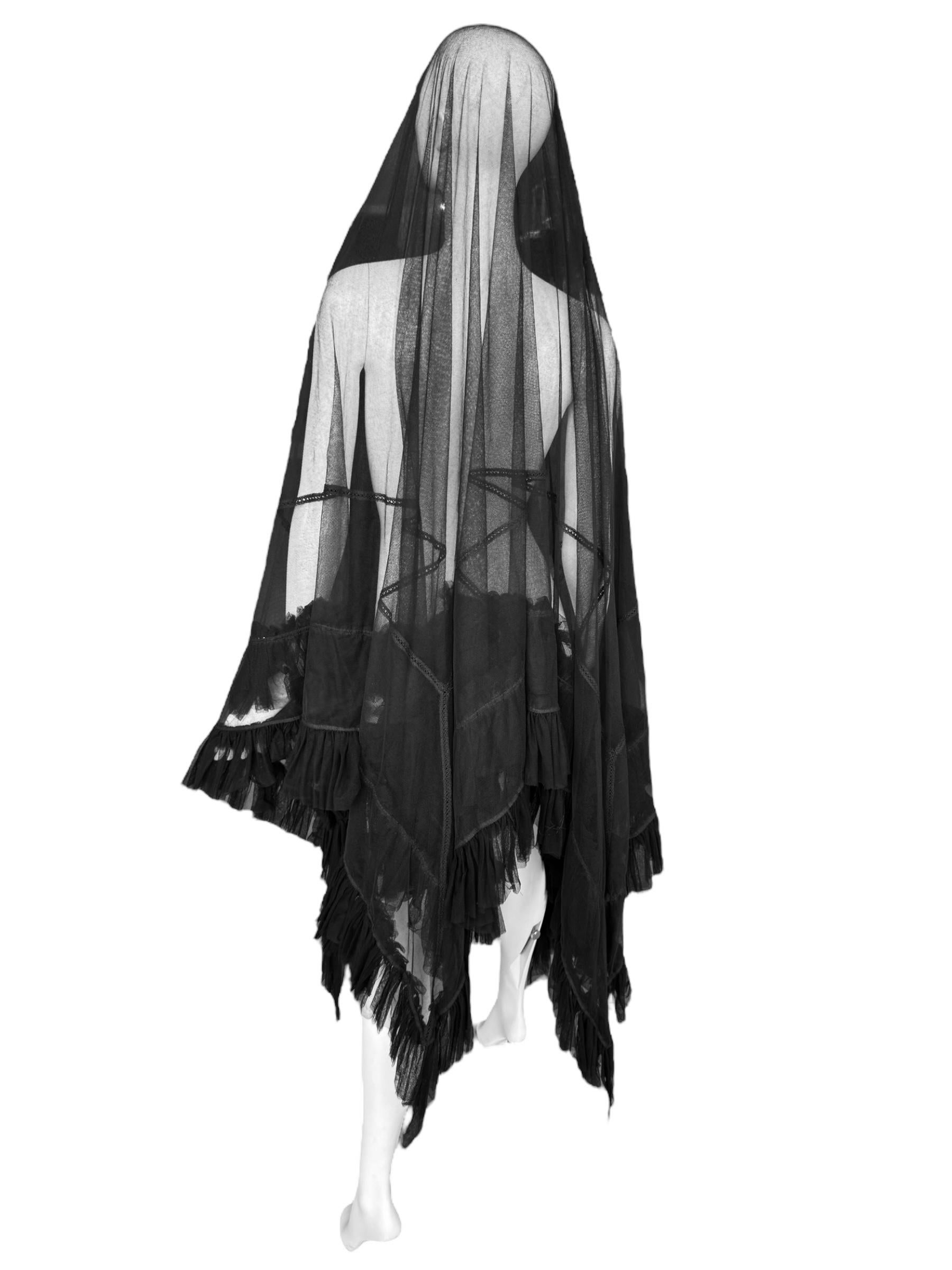 PLEIN SUD FAYÇAL AMOR fw1994 BLACK TULLE RUFFLES XXL SHAWL im Zustand „Hervorragend“ im Angebot in PARIS, FR