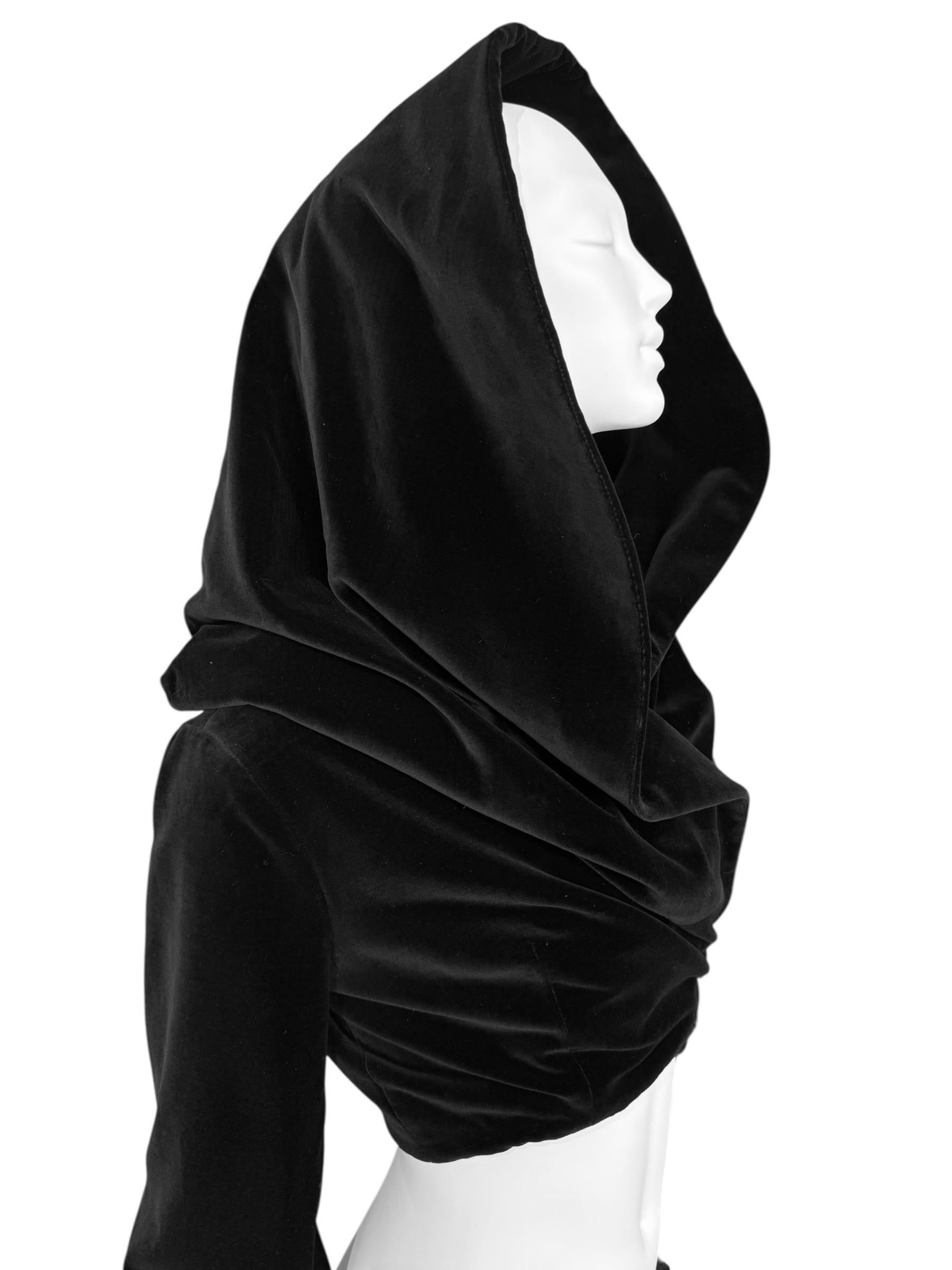 PLEIN SUD FAYÇAL AMOR fw1994 SCHWARZE VELVET-KAPUZENJACKE im Angebot 1