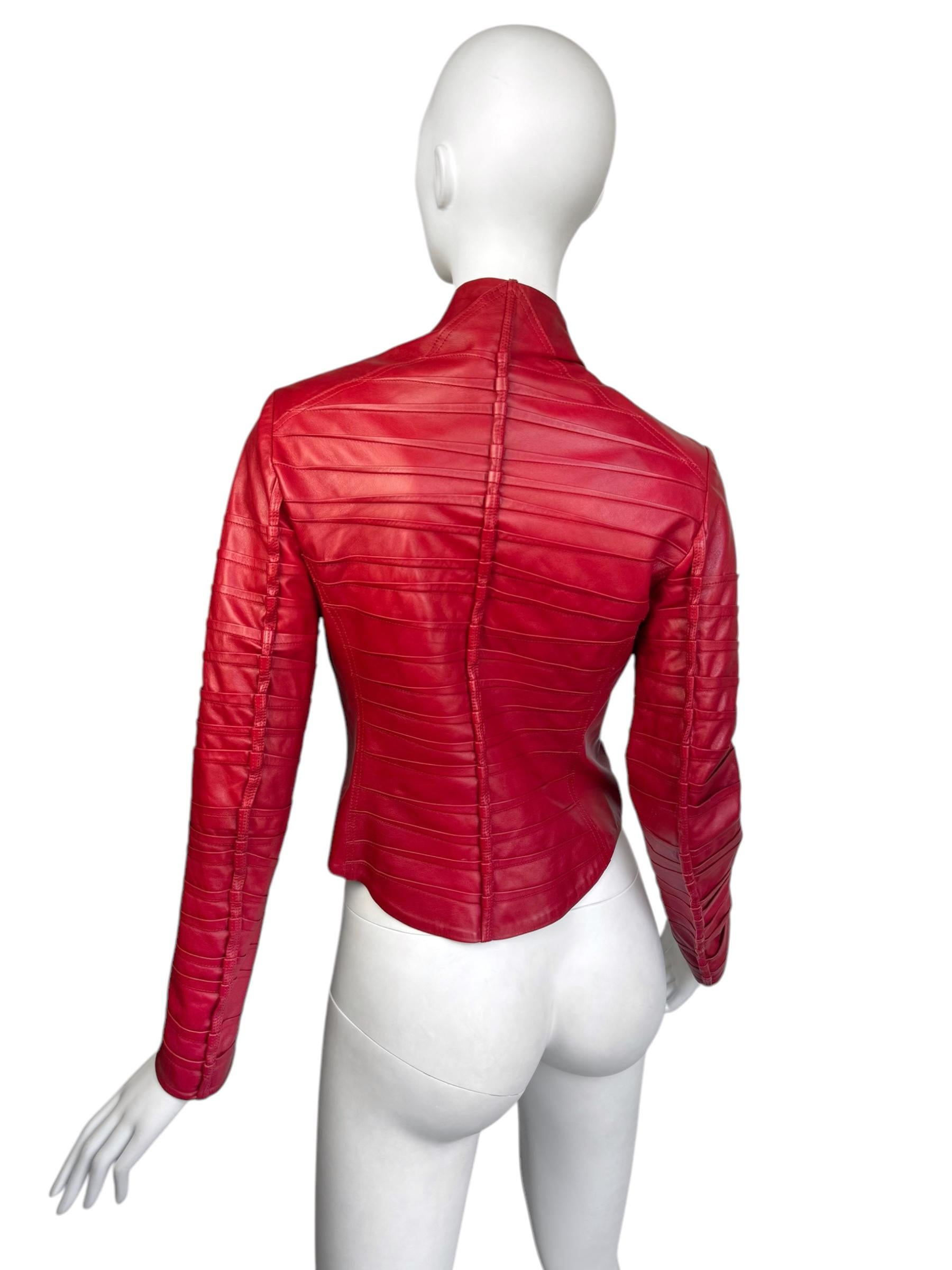 BRAND : PLEIN SUD FAYÇAL AMOR

DESIGNER : FAYÇAL AMOR

YEAR/DECADE : SPRING/SUMMER 2004

SIZE : 40 FITS FROM S TO M

MADE IN : FRANCE

COMPOSITION : 100% LAMB LEATHER ; LINING 100% POLYESTER

CONDITION : EXCELLENT

NOTE : /

Mannequin is a size S.