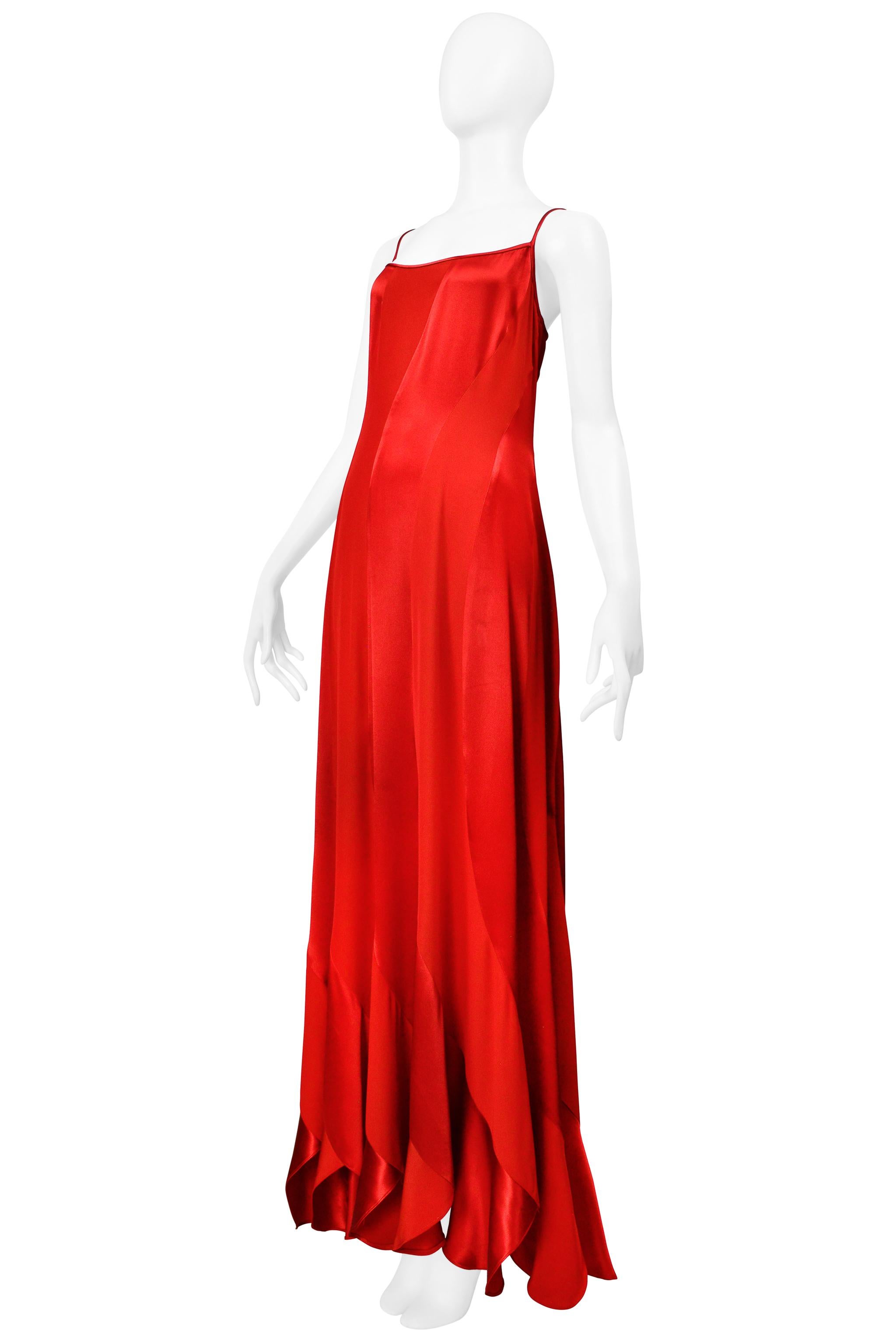 Plein Sud Rotes Kleid mit schräg geschnittenen Bändern und Satineinsätzen im Zustand „Hervorragend“ im Angebot in Los Angeles, CA