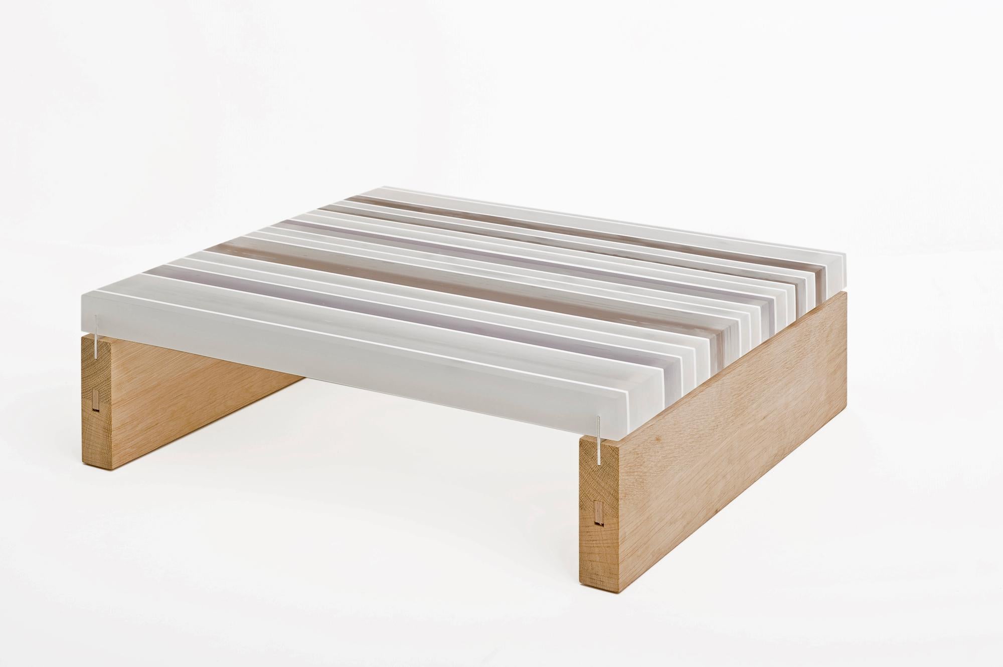 Néerlandais Table basse pliante en acrylique et bois de chêne de récupération par Reinier de Jong  en vente