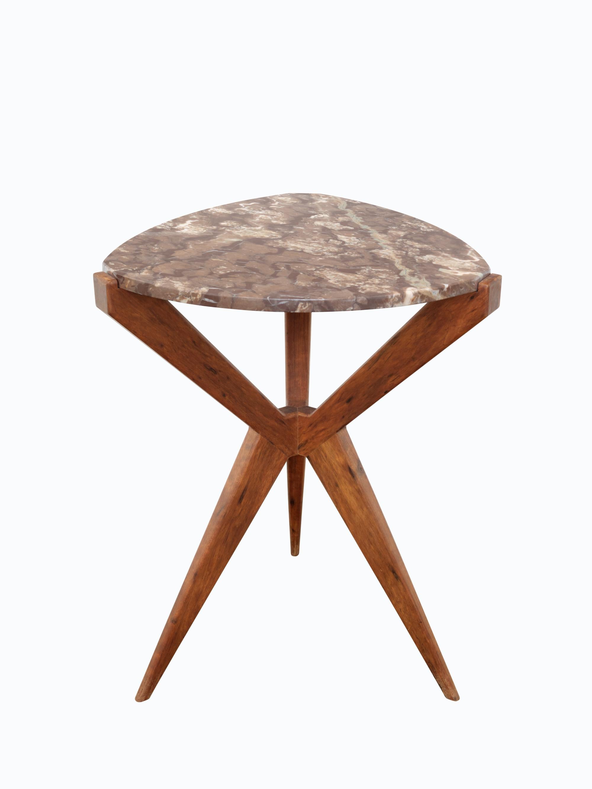 Plettro is a contemporary side table in etimoe wood  with a red cheguin marble top.
It's named after the guitar plectrum shape of the stone.
Plettro side table has Sputnik legs that accommodate the stone top like a gem mounted on a ring.



 