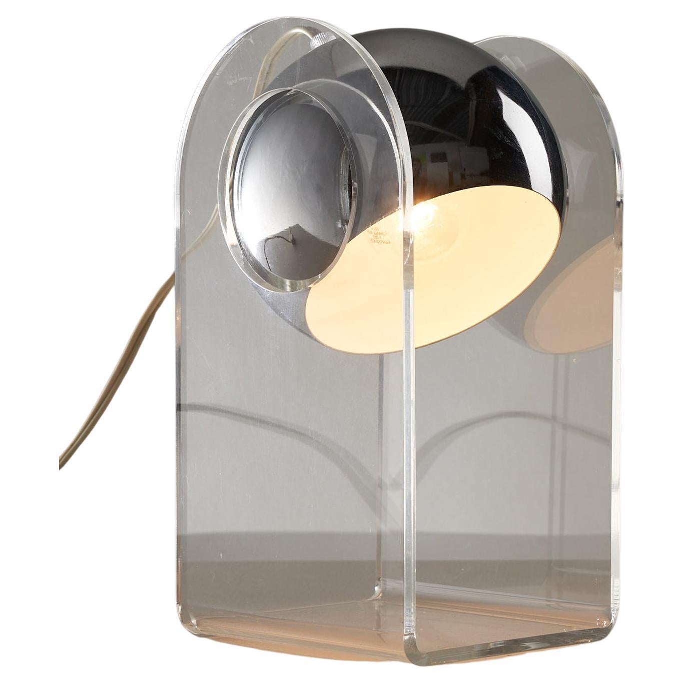 Tischlampe aus Plexiglas und Chrom in der Art von Gino Sarfatti im Angebot