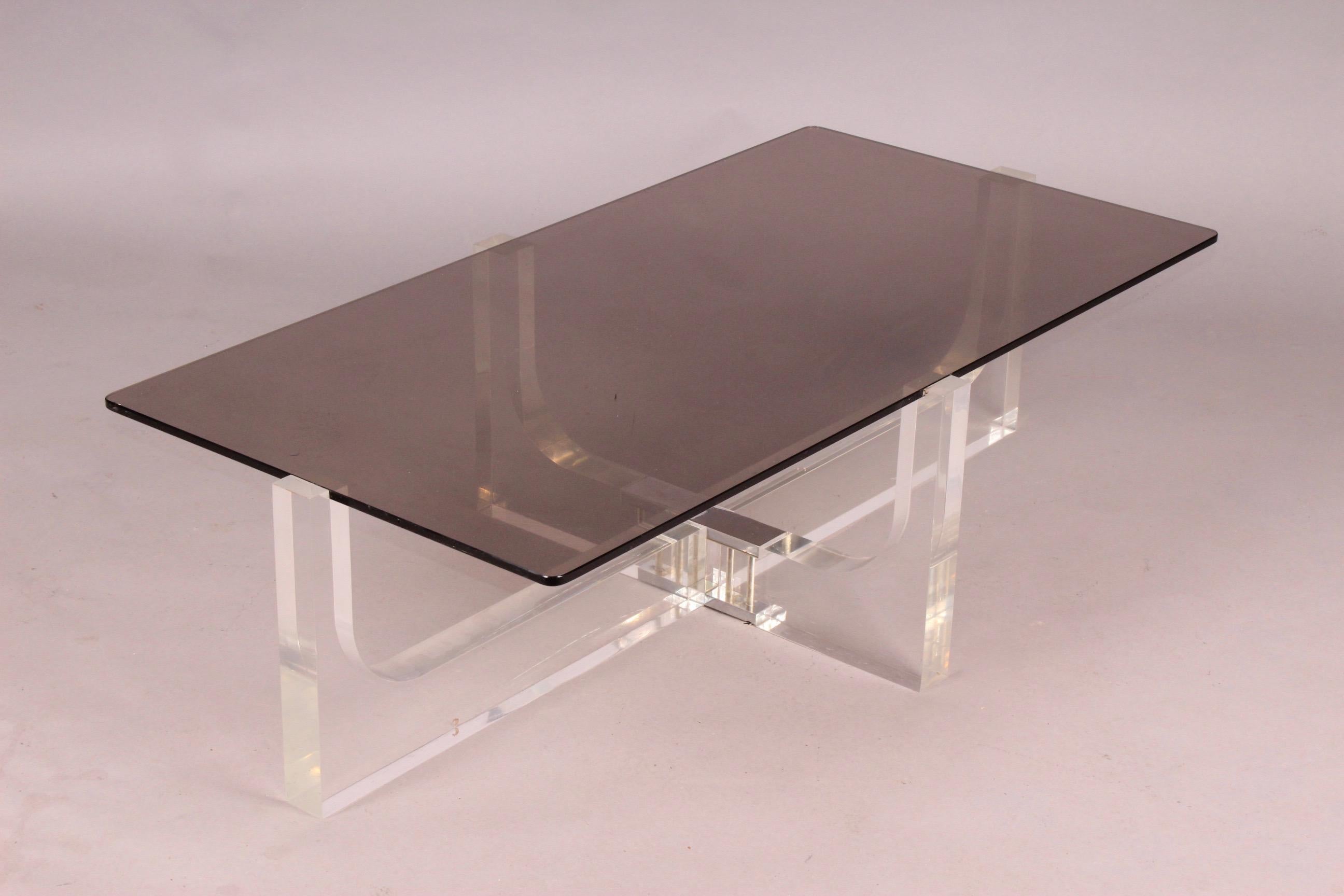 Plexiglas and Glass Low Table In Good Condition In grand Lancy, CH
