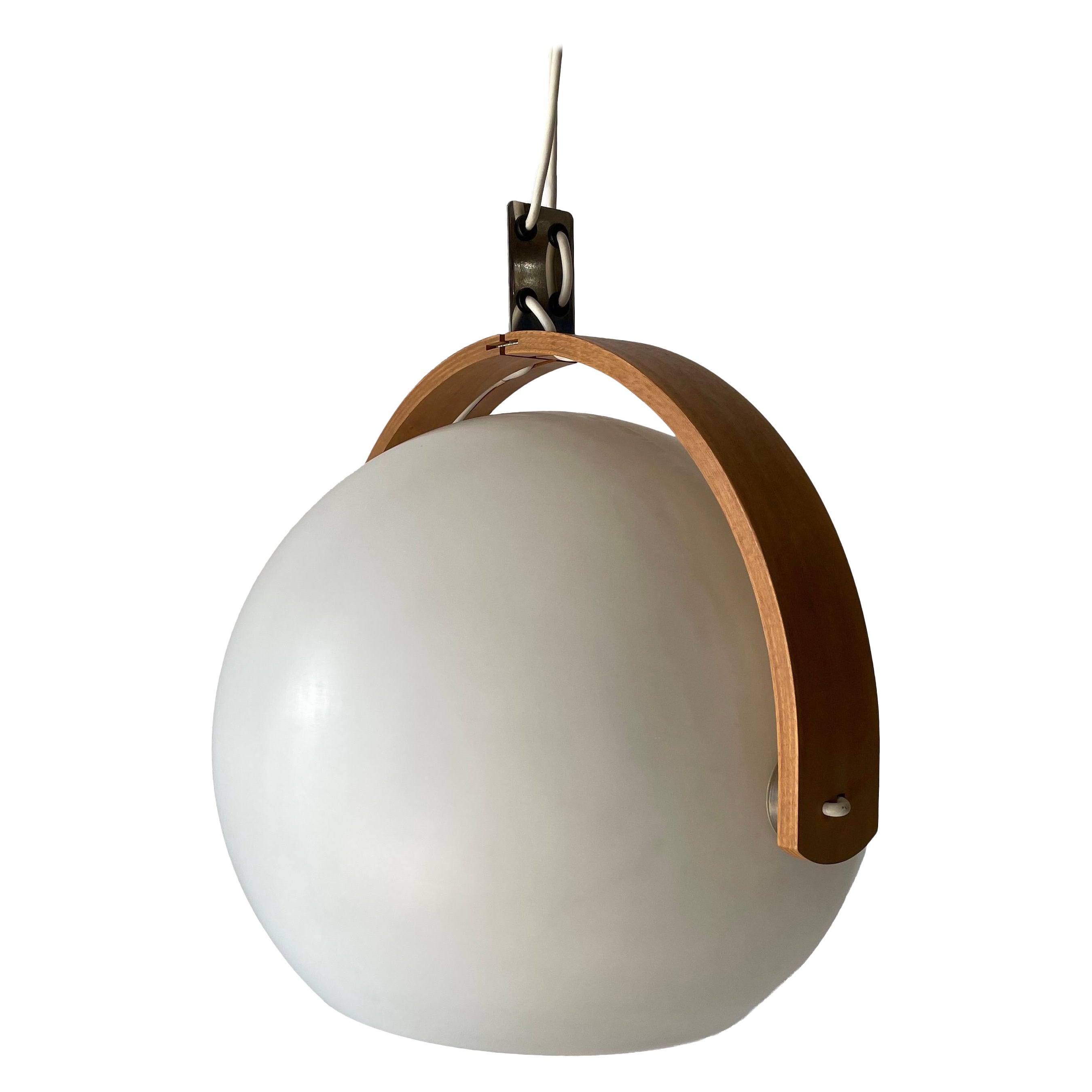 Lampada a sospensione in plexiglass e legno curvato di Temde, 1960, Svizzera in vendita