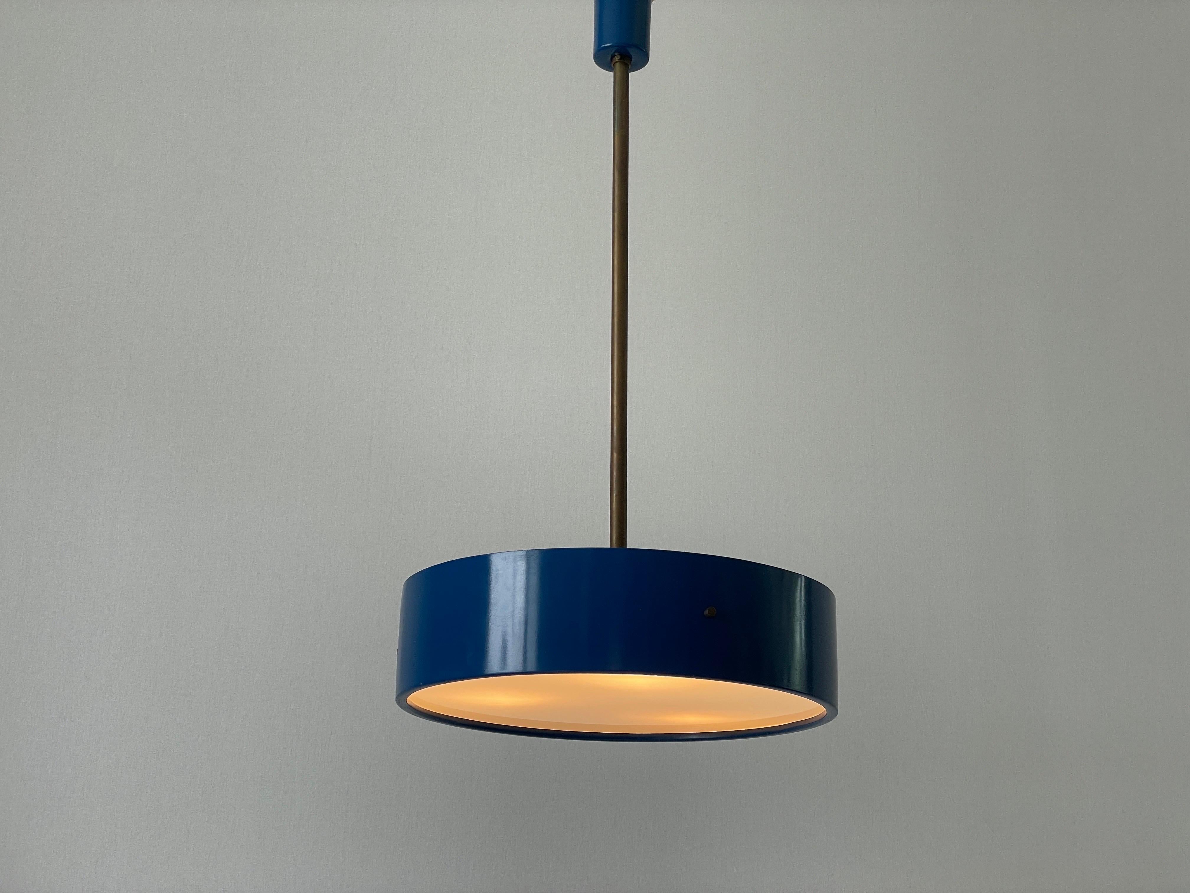 Lampada a sospensione in plexiglass e metallo blu scuro di Stilnovo, anni '50, Italia in vendita 5