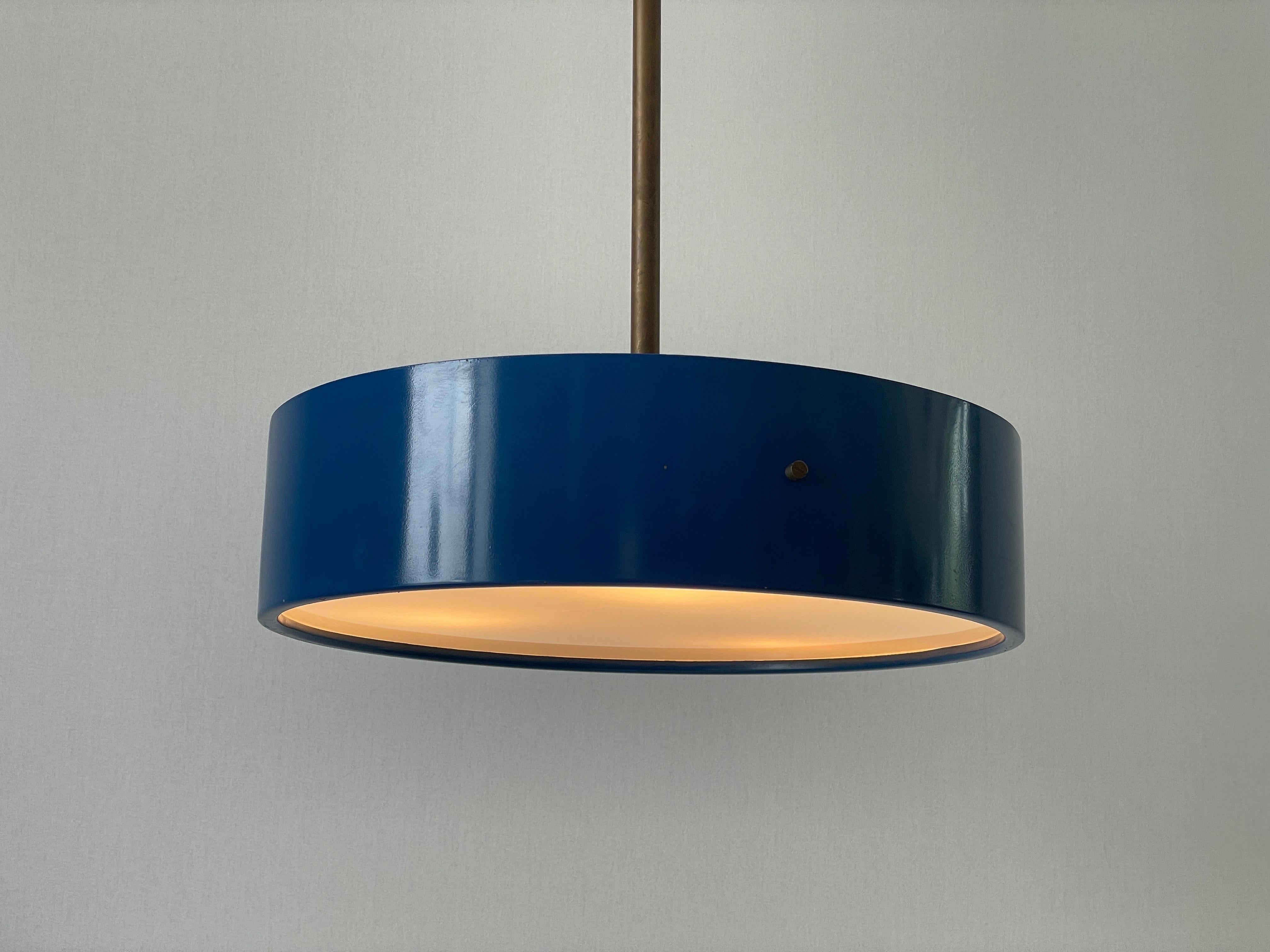Lampada a sospensione in plexiglass e metallo blu scuro di Stilnovo, anni '50, Italia in vendita 6