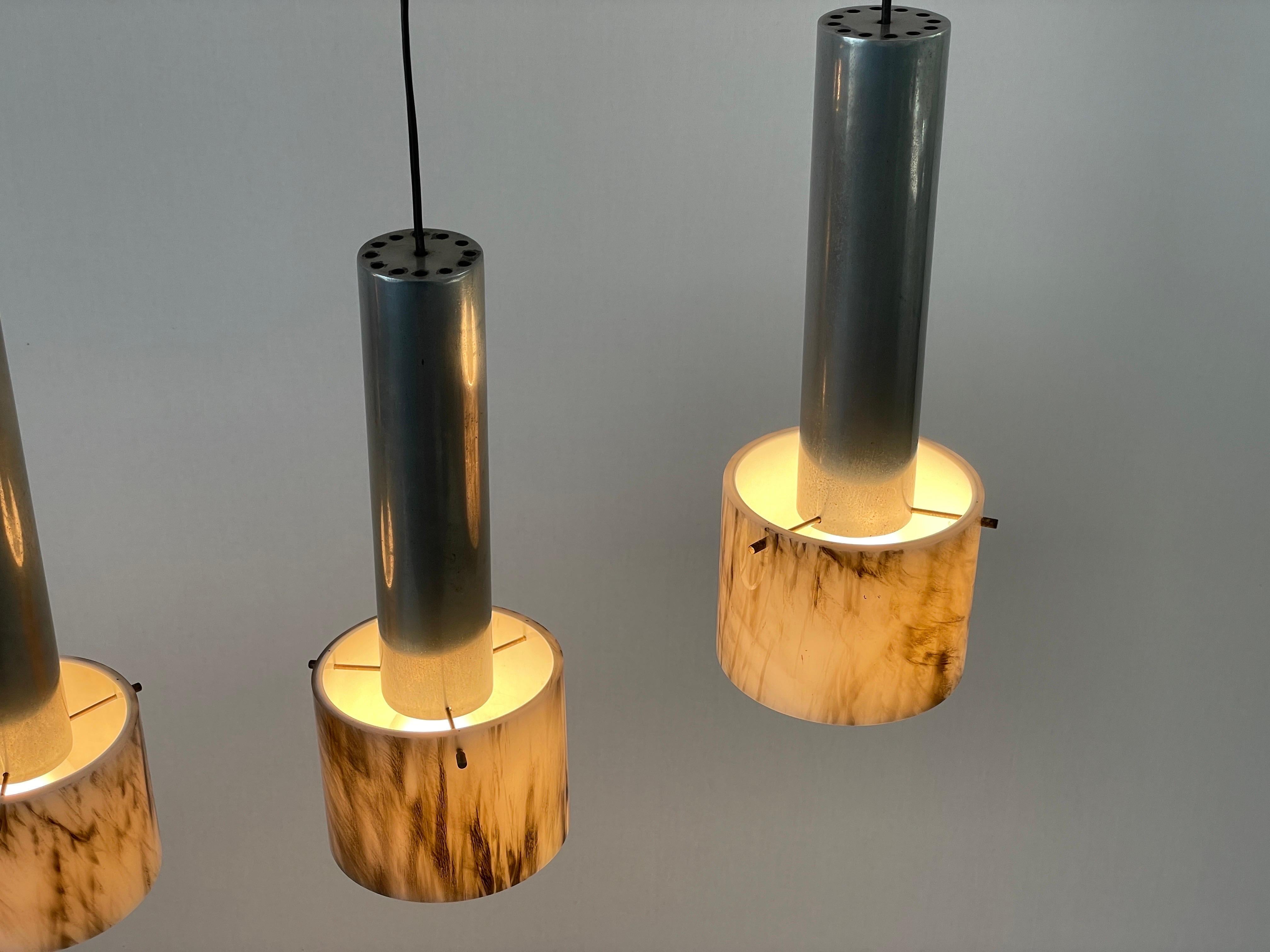 Kronleuchter aus Plexiglas und Metall mit vier Schirmen und Teakholzstange, 1960er Jahre, Italien im Angebot 8