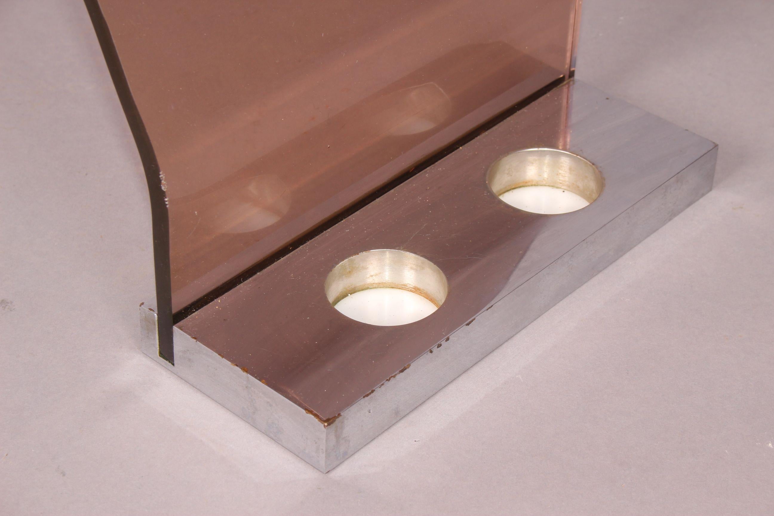 metal plexiglass holder