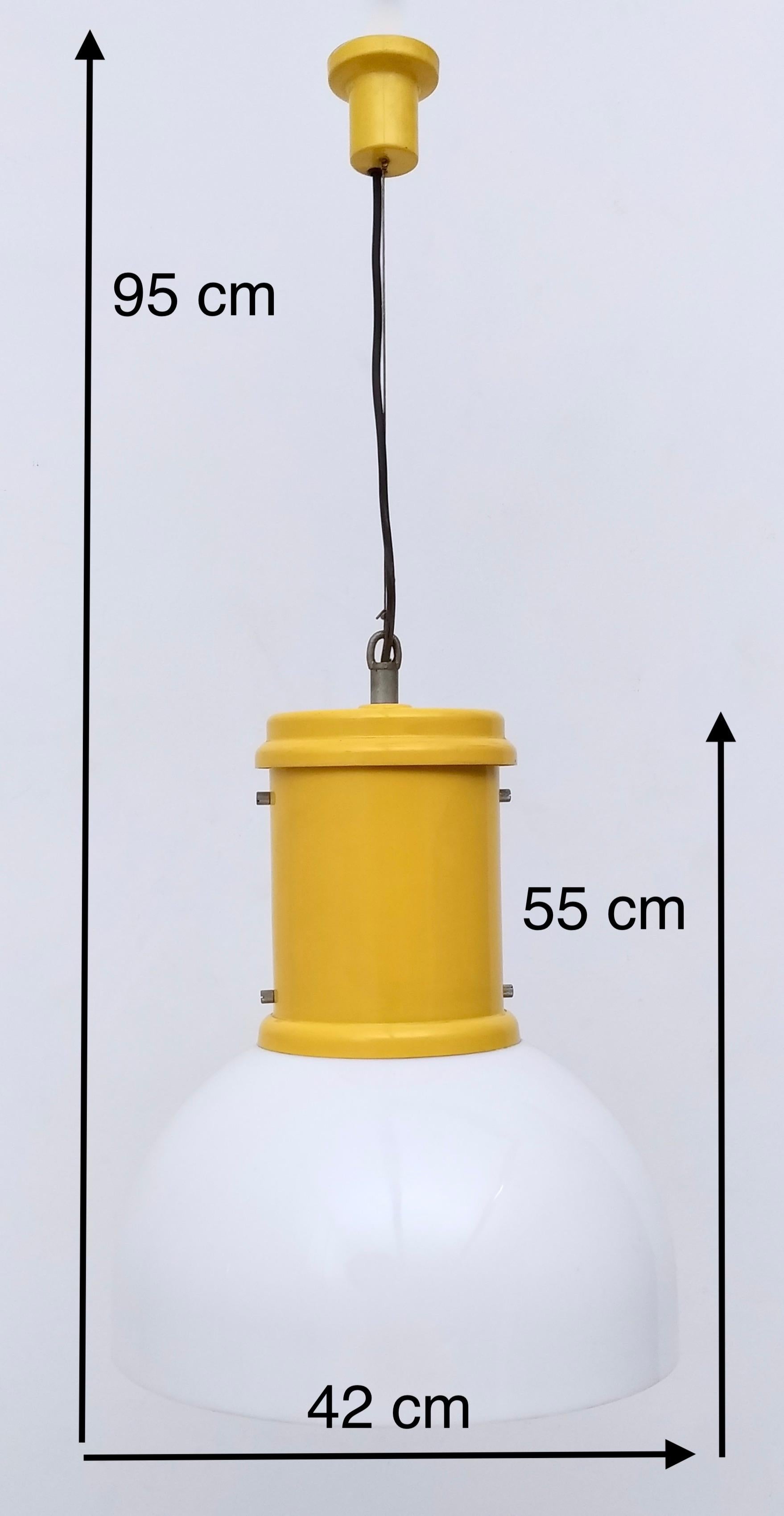 Postmodern Industrial Plexiglass and Yellow Varnished Aluminum Pendant, Italy For Sale 3