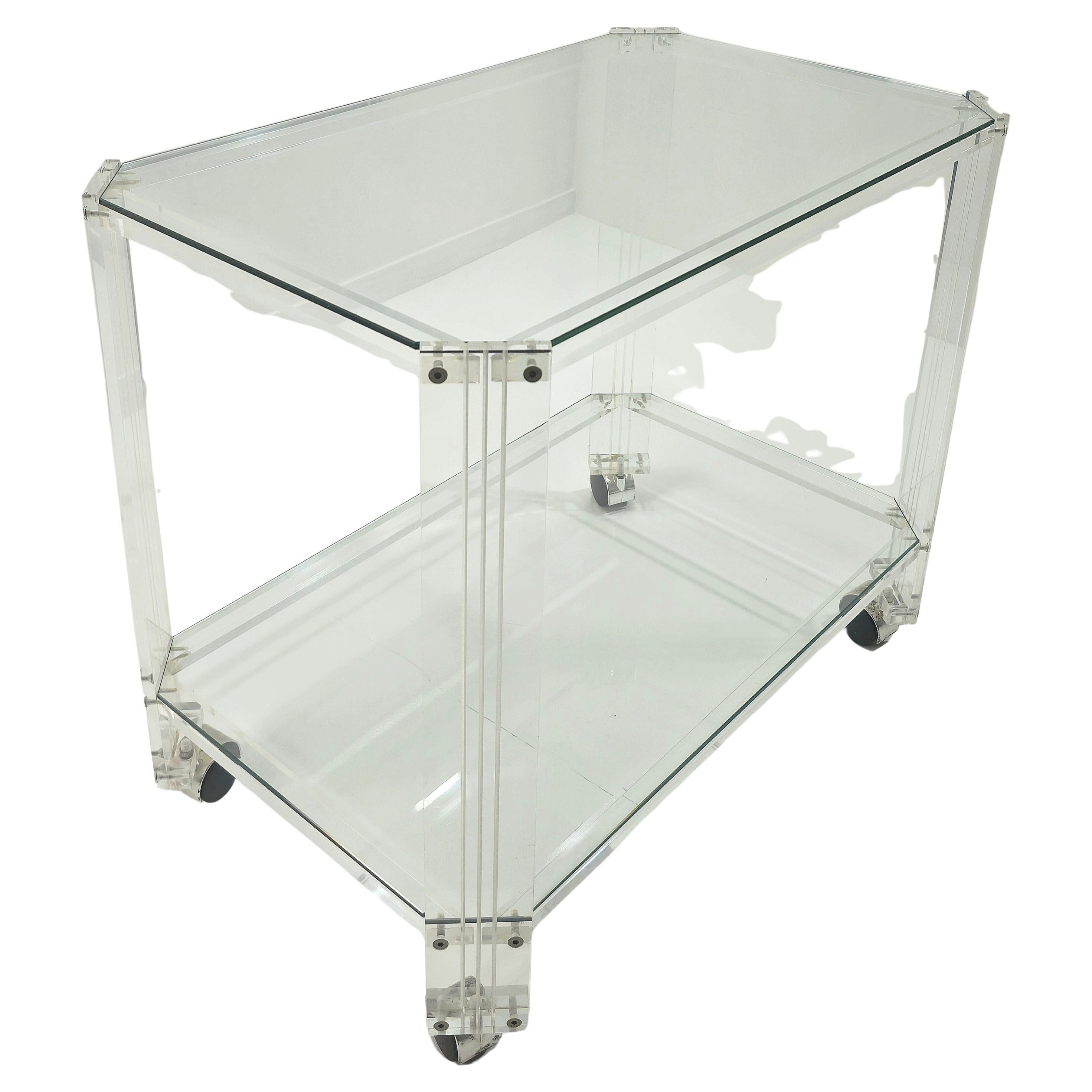 Carrito de bar de plexiglás con dos estantes de cristal Moderna de mediados de siglo Italia 70/80s