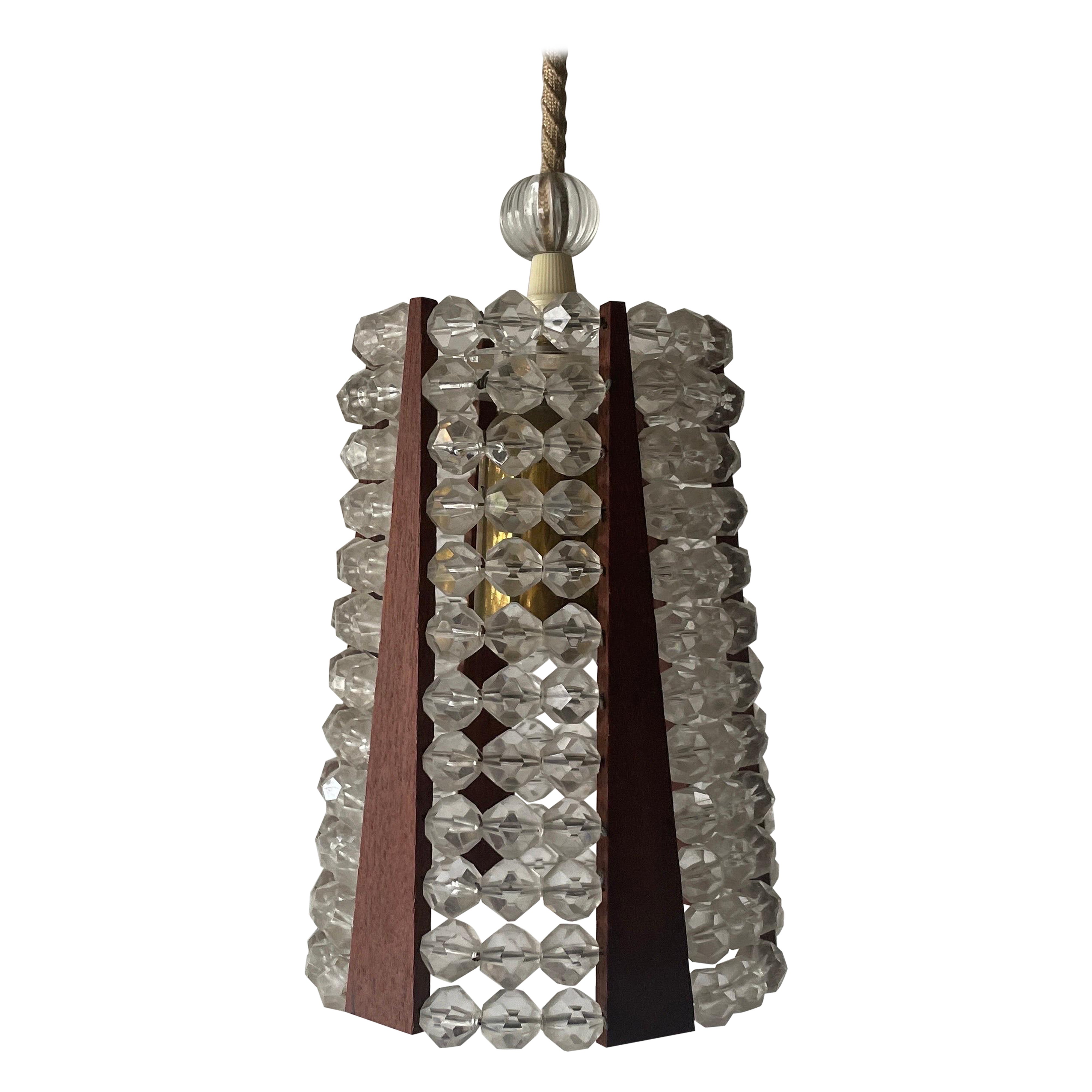 Deckenleuchte aus Plexiglasperlen und Teakholz, 1960er Jahre, Deutschland im Angebot