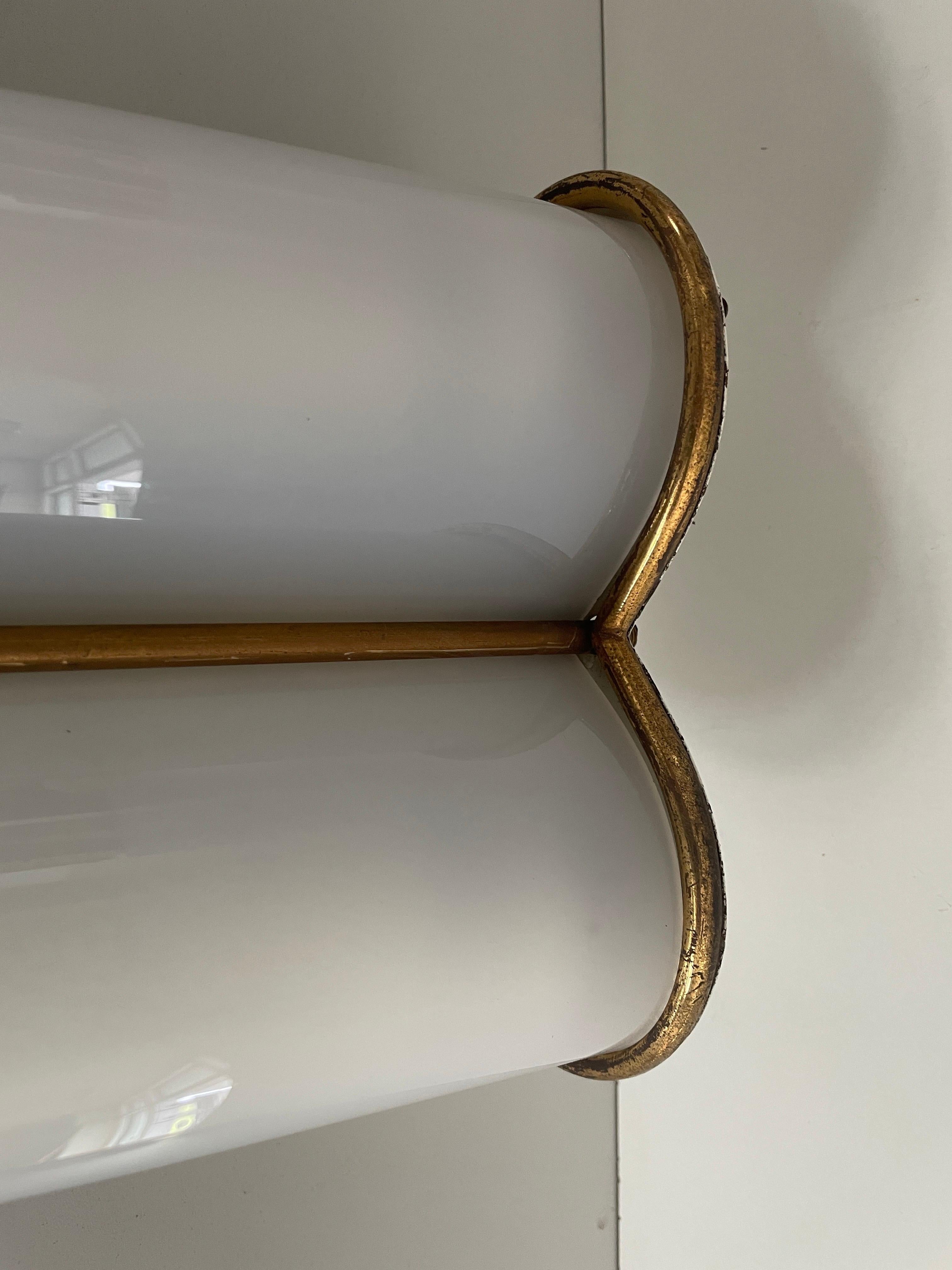 Paire d'appliques de cinéma en plexiglas et laiton, années 1950, Italie en vente 12