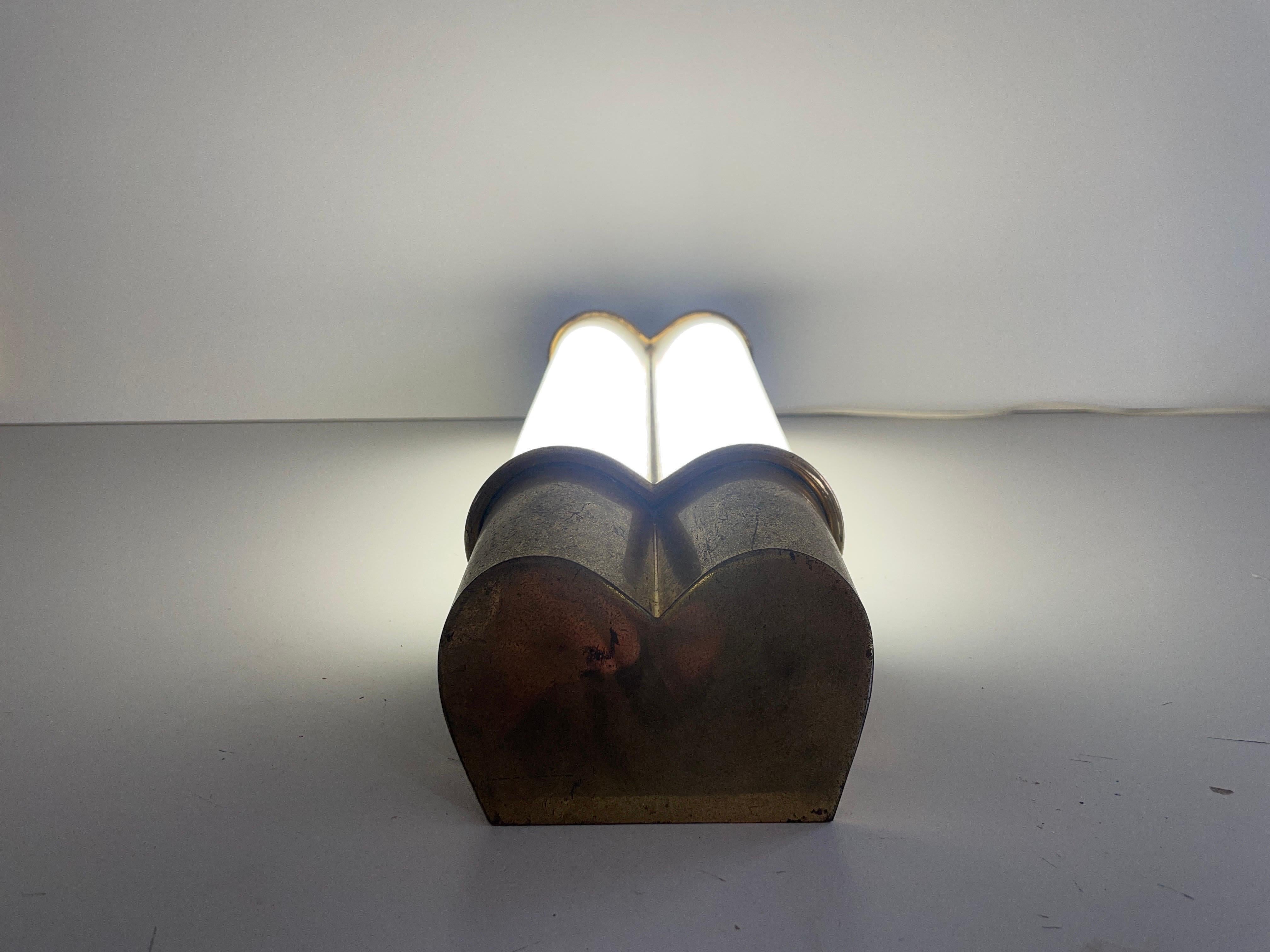 Lámpara de cine individual grande de plexiglás y latón, años 50, Italia en venta 7