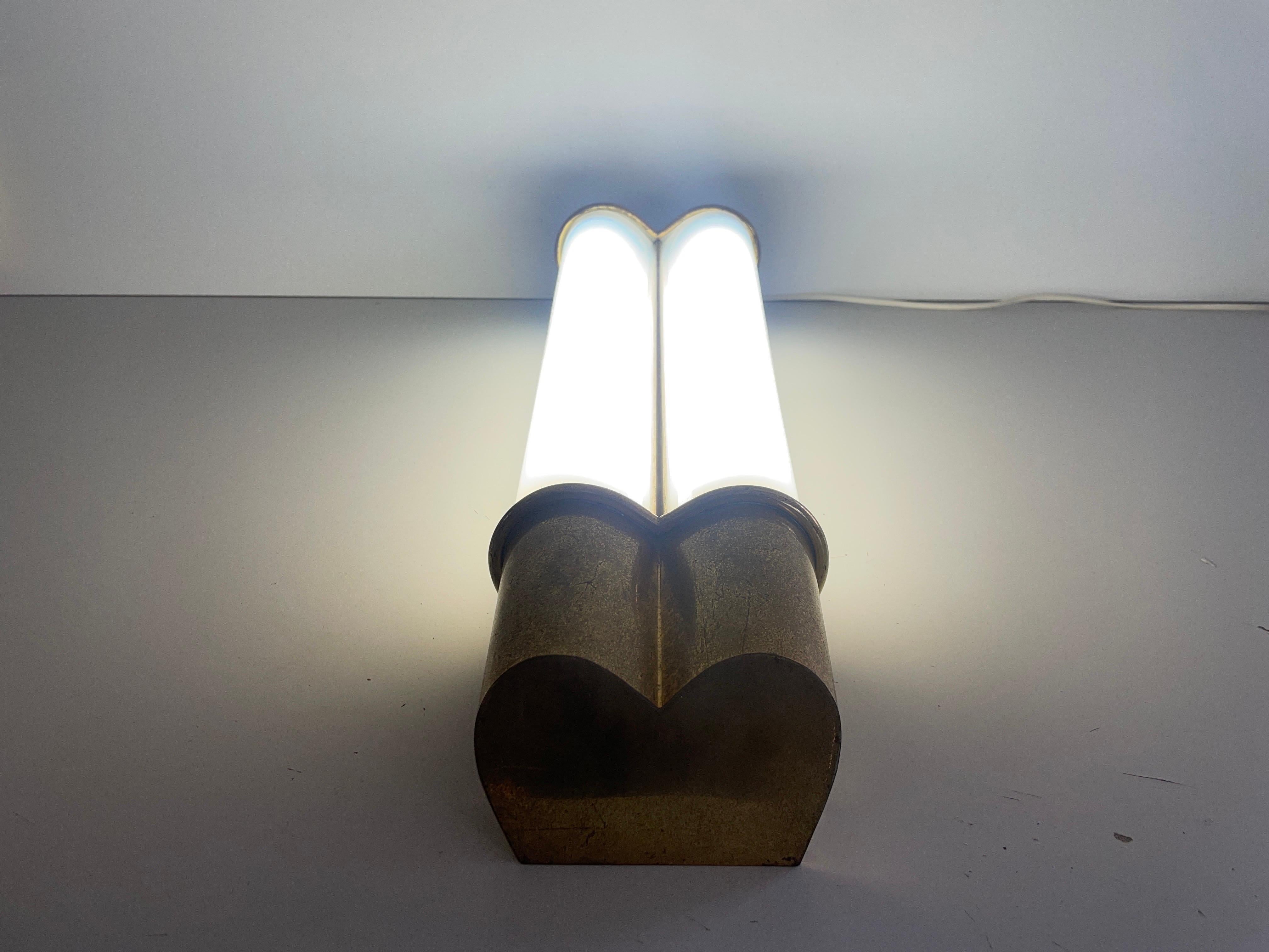 Lámpara de cine individual grande de plexiglás y latón, años 50, Italia en venta 13