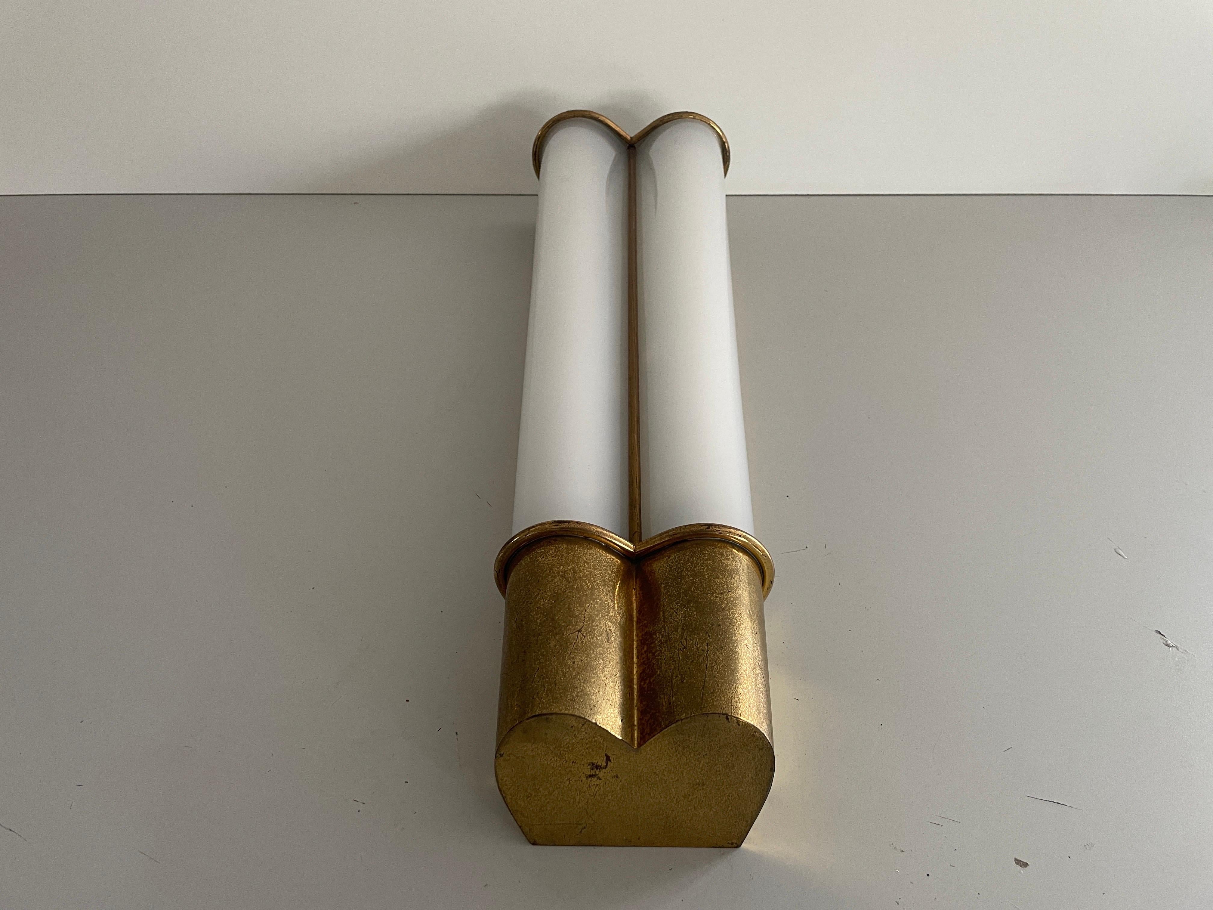 Lámpara de cine individual grande de plexiglás y latón, años 50, Italia en Excelente estado para la venta en Hagenbach, DE