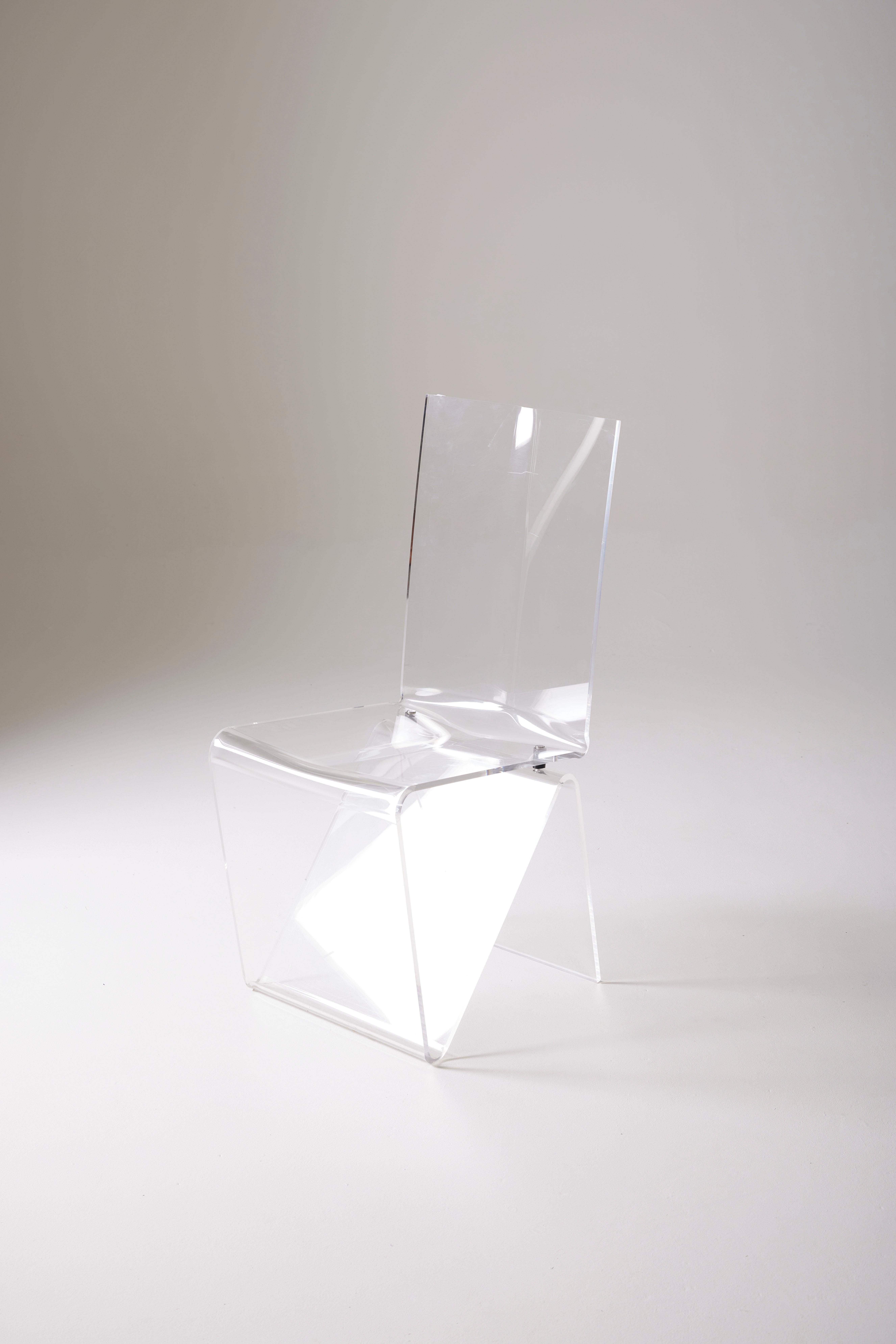 Plexiglass chair by Maurice Marty In Good Condition For Sale In PARIS, FR
