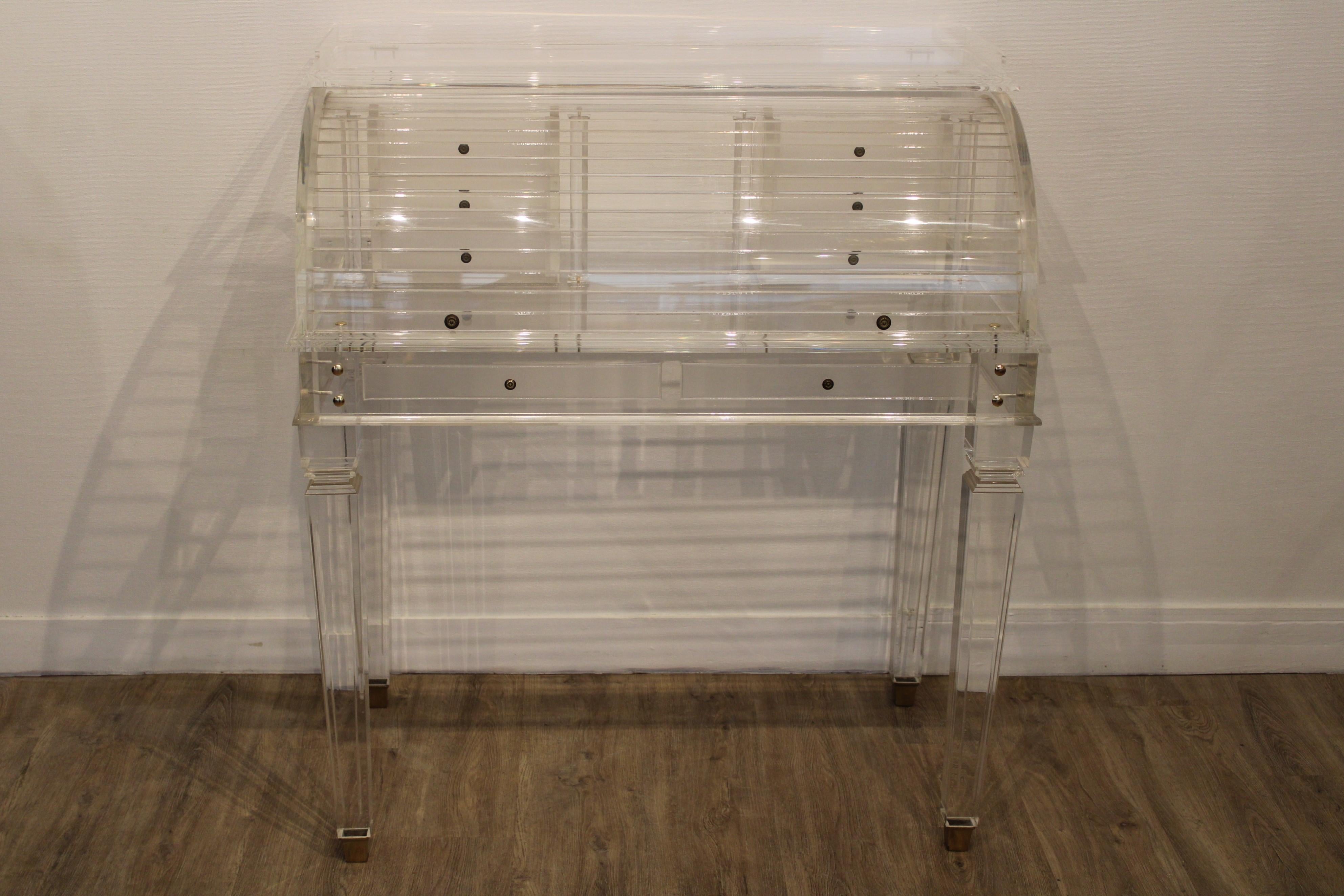 Scrivania in plexiglass di Comatec
Scrivania a cilindro in stile Luigi XVI in plexiglas
Firmato e numerato 69/200
Francia, circa 1980