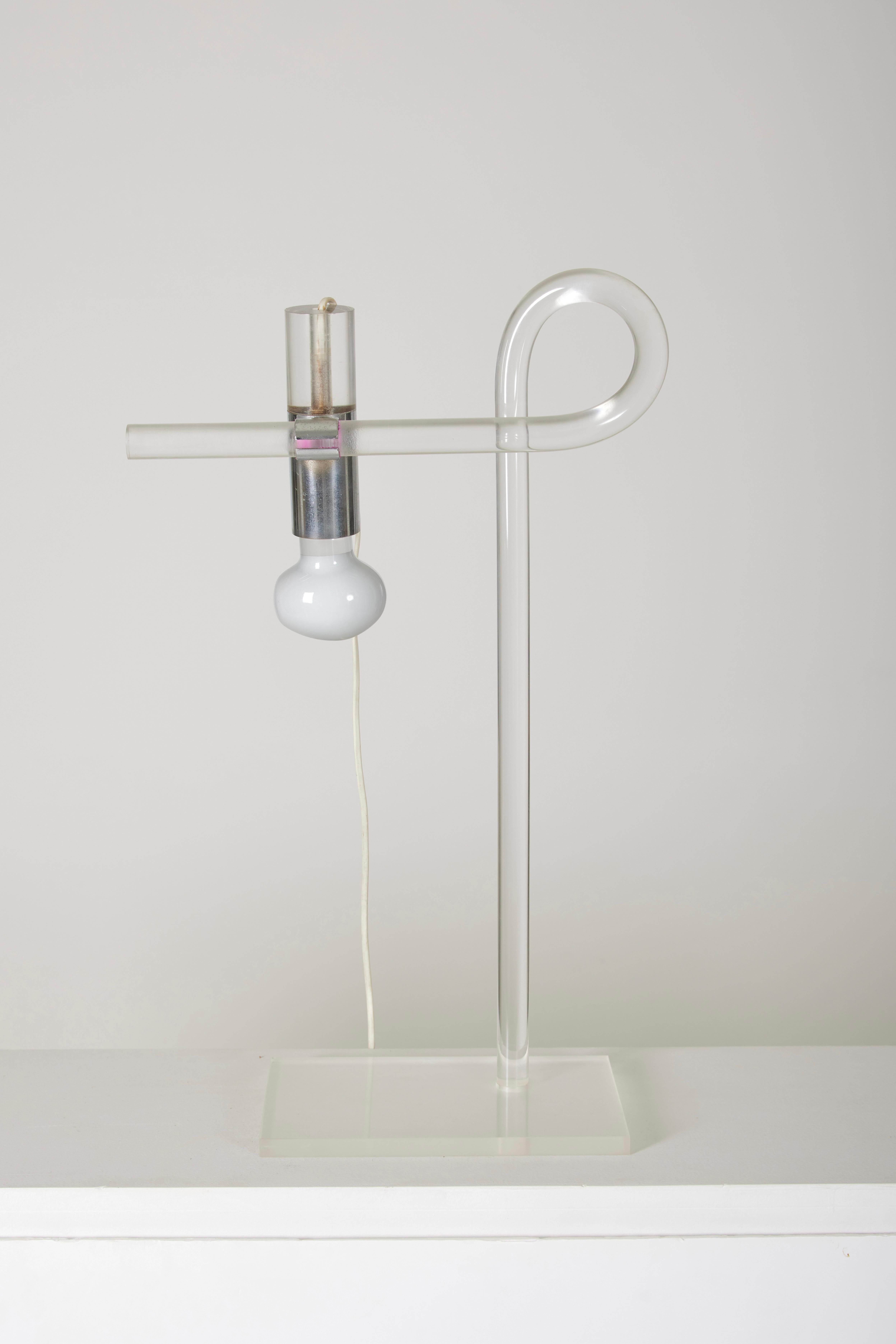 Table lamp Crylicord by designer Peter Hamburger, Knoll edition, 1970s. Angled altuglas structure with a rectangular base and chrome metal. Very good condition with some signs of use. 
Lp1117