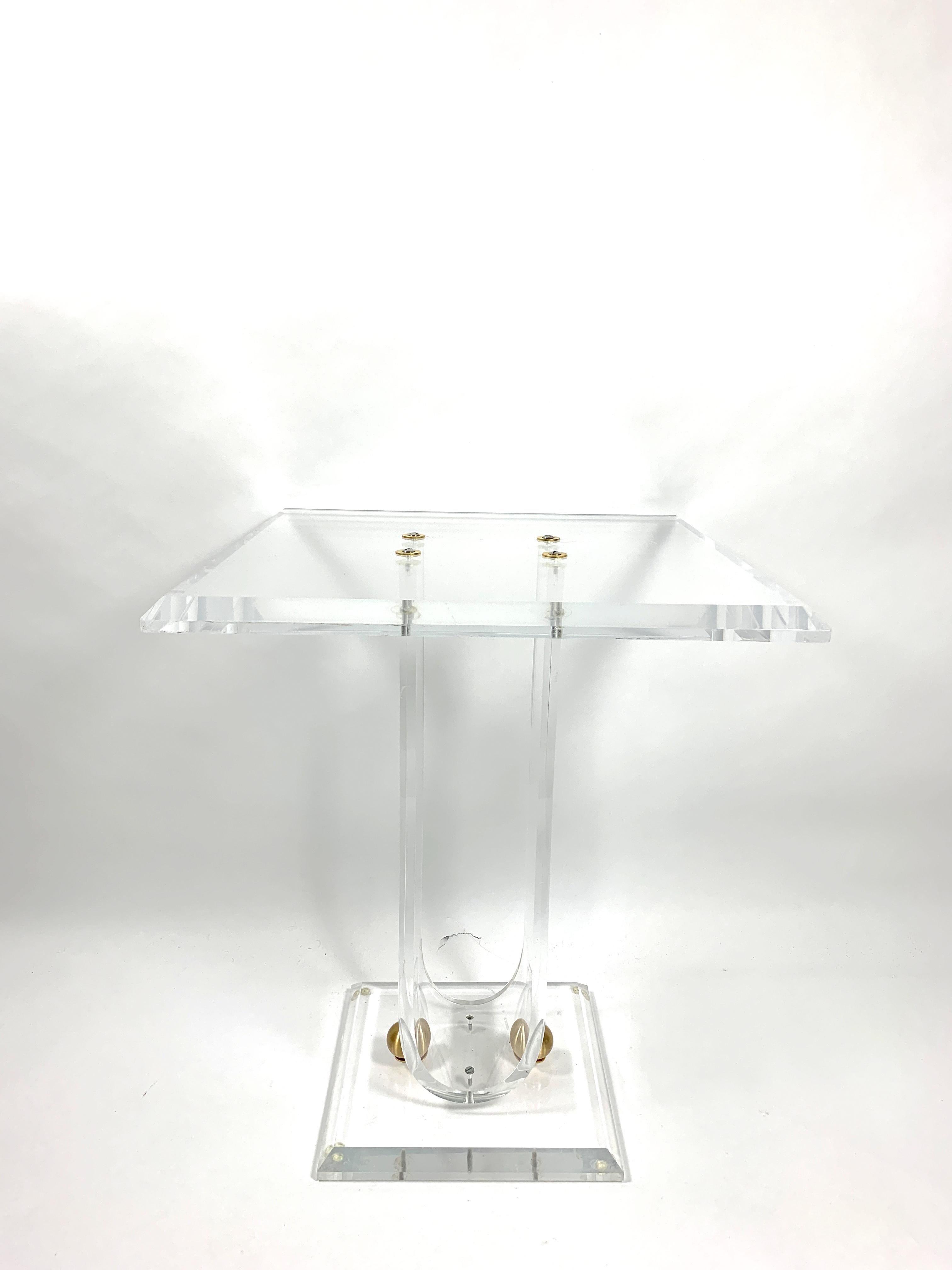 This acrylic coffee table features nice brass plated legs, it's in good condition, probably from the 1970s period.