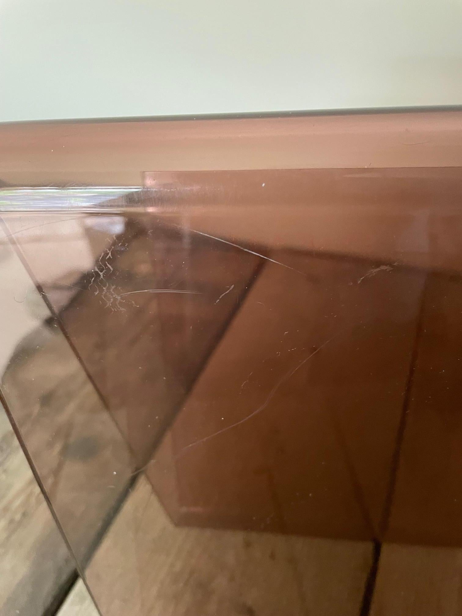 Zeitschriftenständer aus Plexiglas (Europäisch) im Angebot