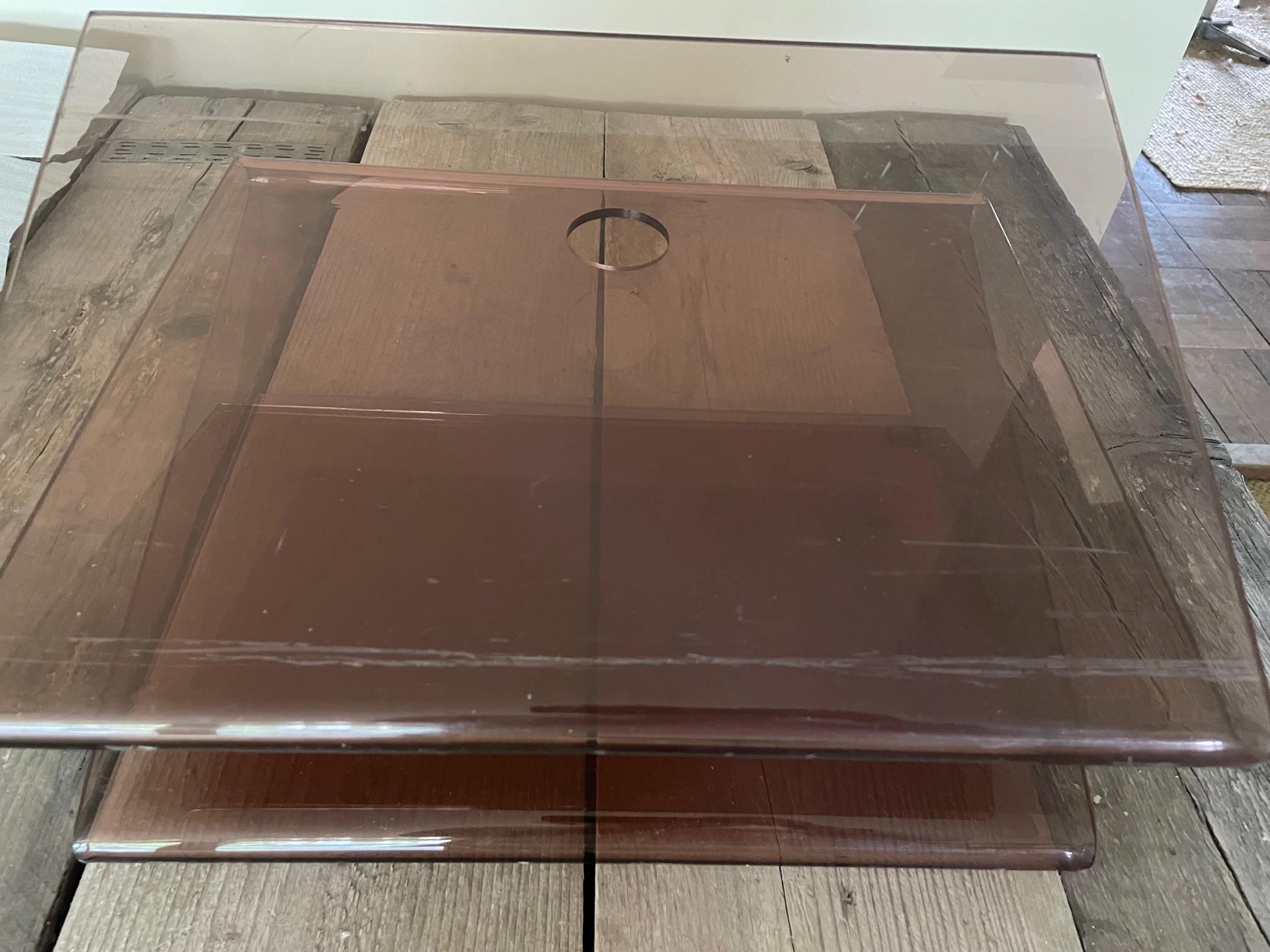 Zeitschriftenständer aus Plexiglas im Angebot 1
