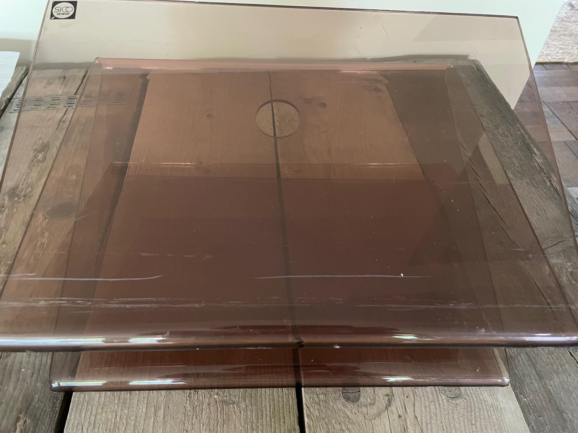 Zeitschriftenständer aus Plexiglas im Angebot 2