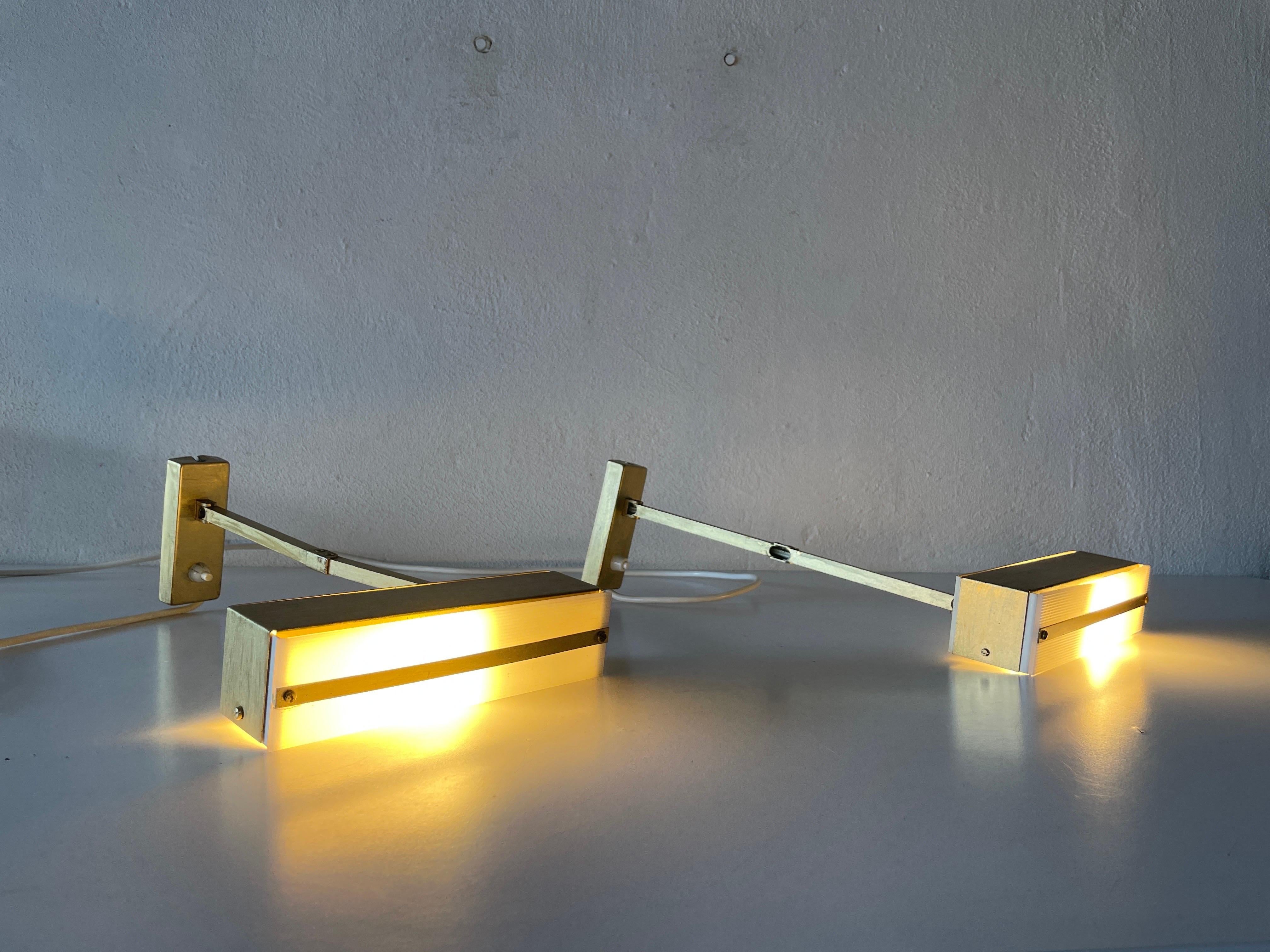 Paire d'appliques en métal plexiglas de Paul Neuhaus, années 1950, Allemagne en vente 2