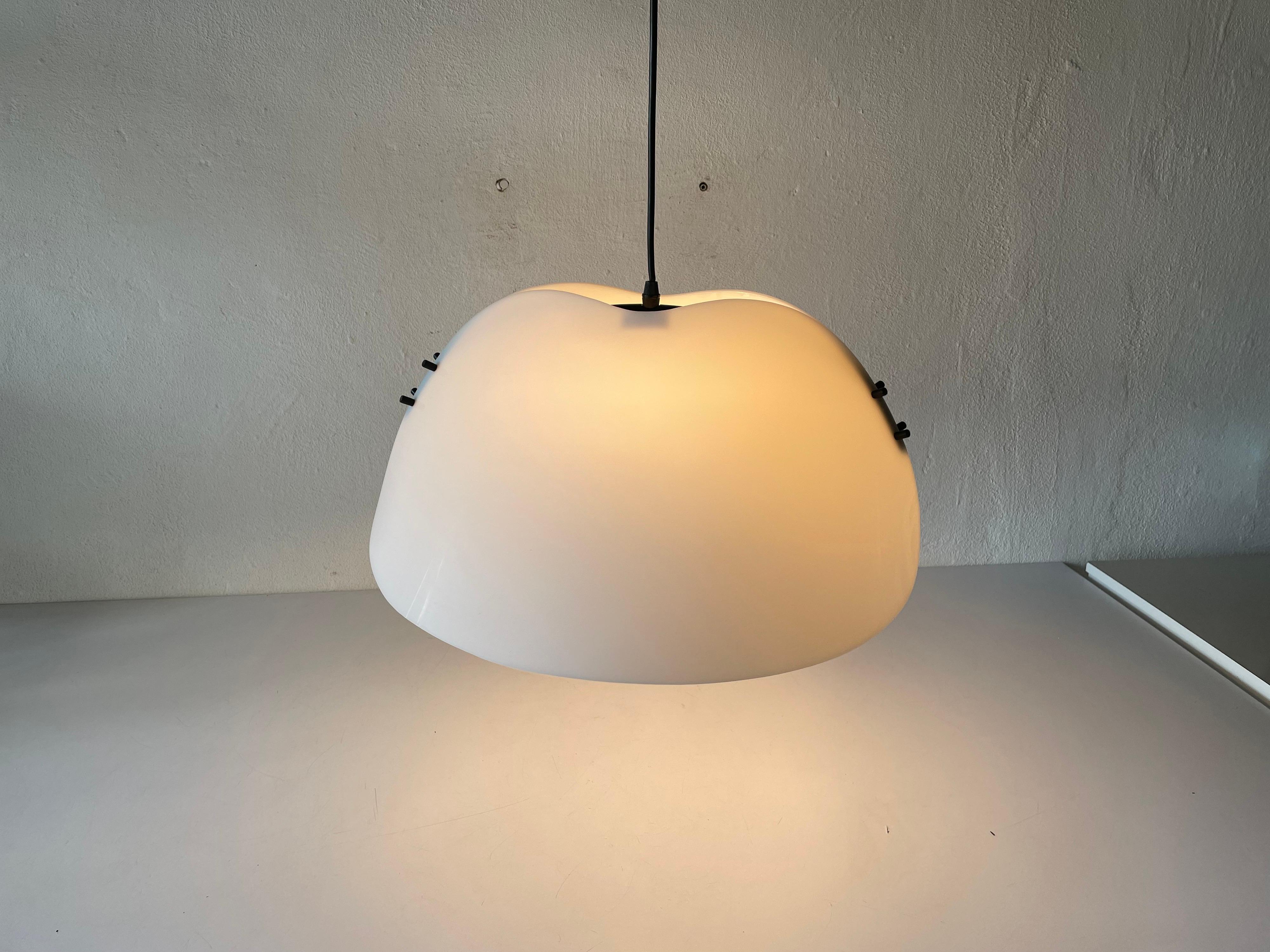 Plexiglass Pendant Lamp Model Melilla by Oluce, 1970s, Italy For Sale 4