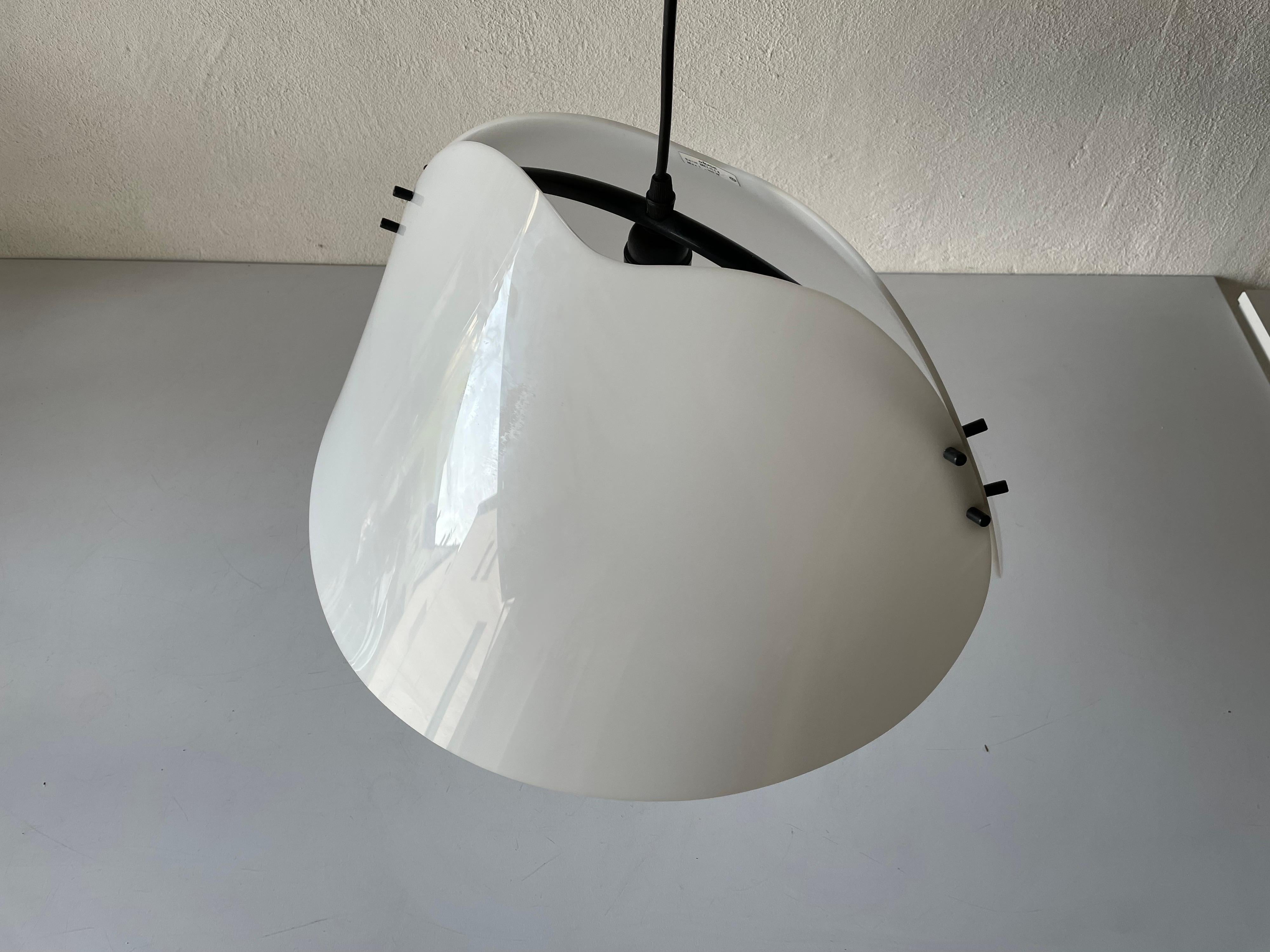 Plexiglass pendant lamp model Melilla by Oluce, 1970s, Italy

Elegant and minimal design hanging lamp
The black piece that connects the two parts is made of metal.

Lampshade is in good condition and very clean. 
This lamp works with E27 light