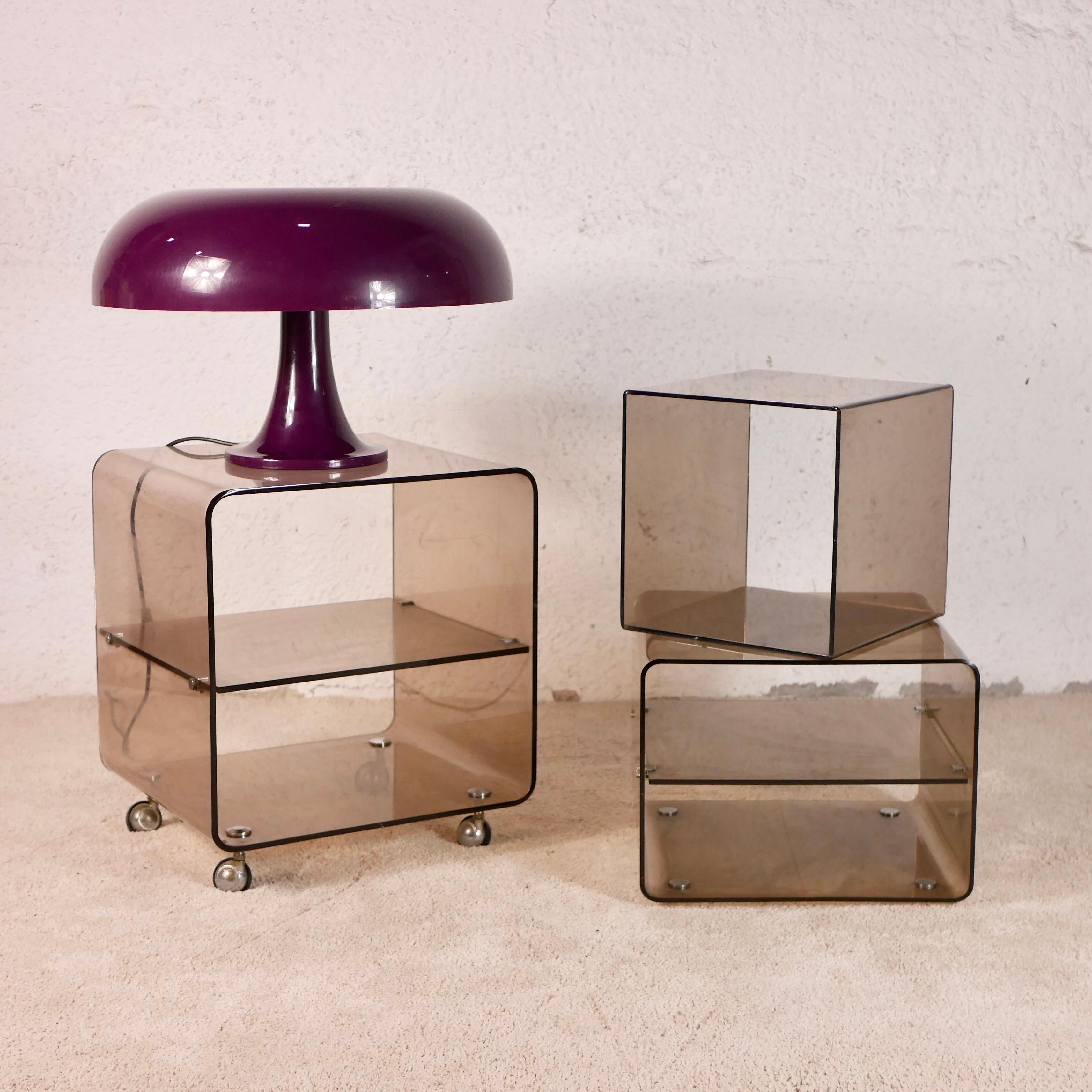 Beautiful plexiglass side table from Michel Dumas for Roche Bobois, made in the 1970s.
Perfect as a bedside table, and really handy thanks to the wheels it has.
Some scratches here and there.