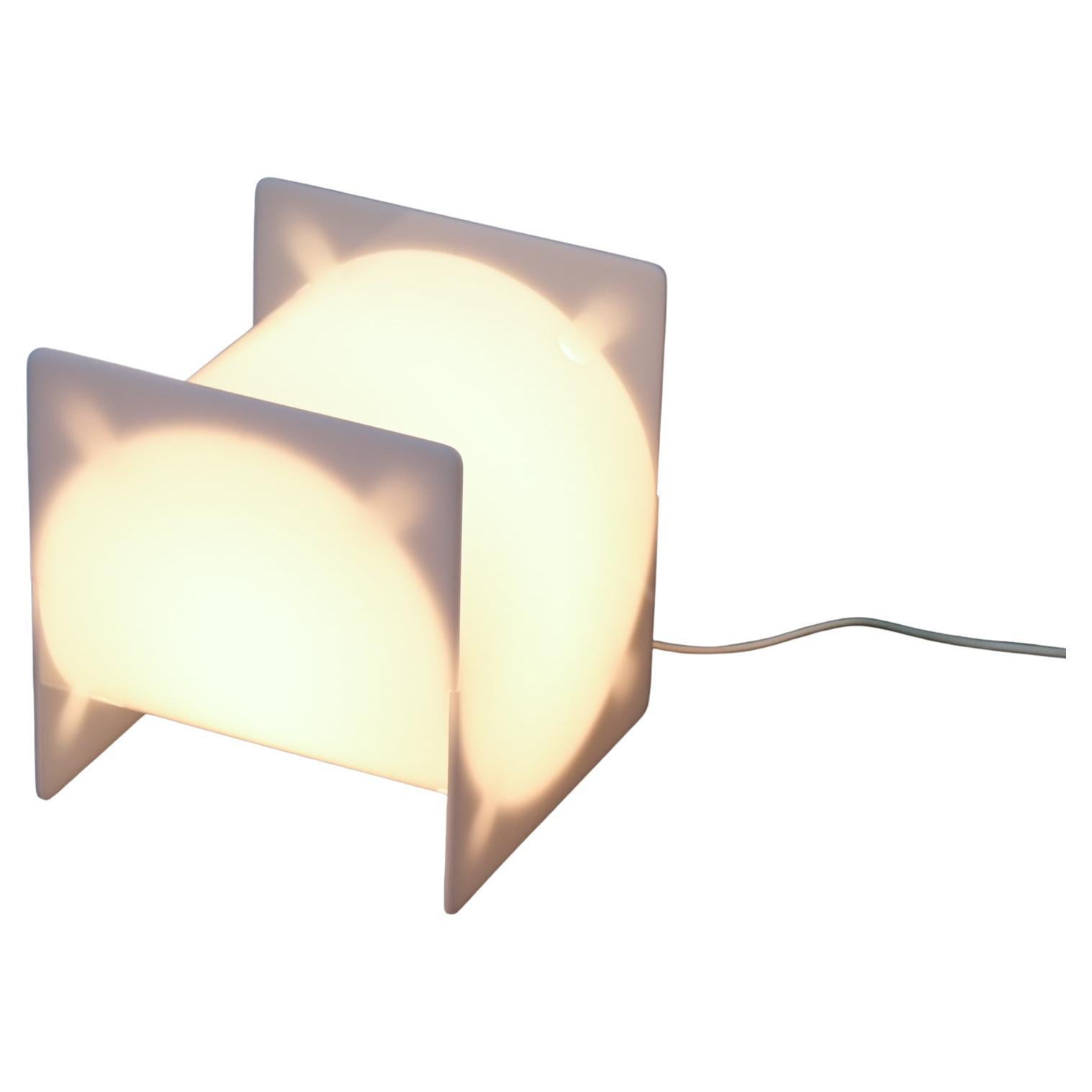 Lámpara de mesa de plexiglás en venta