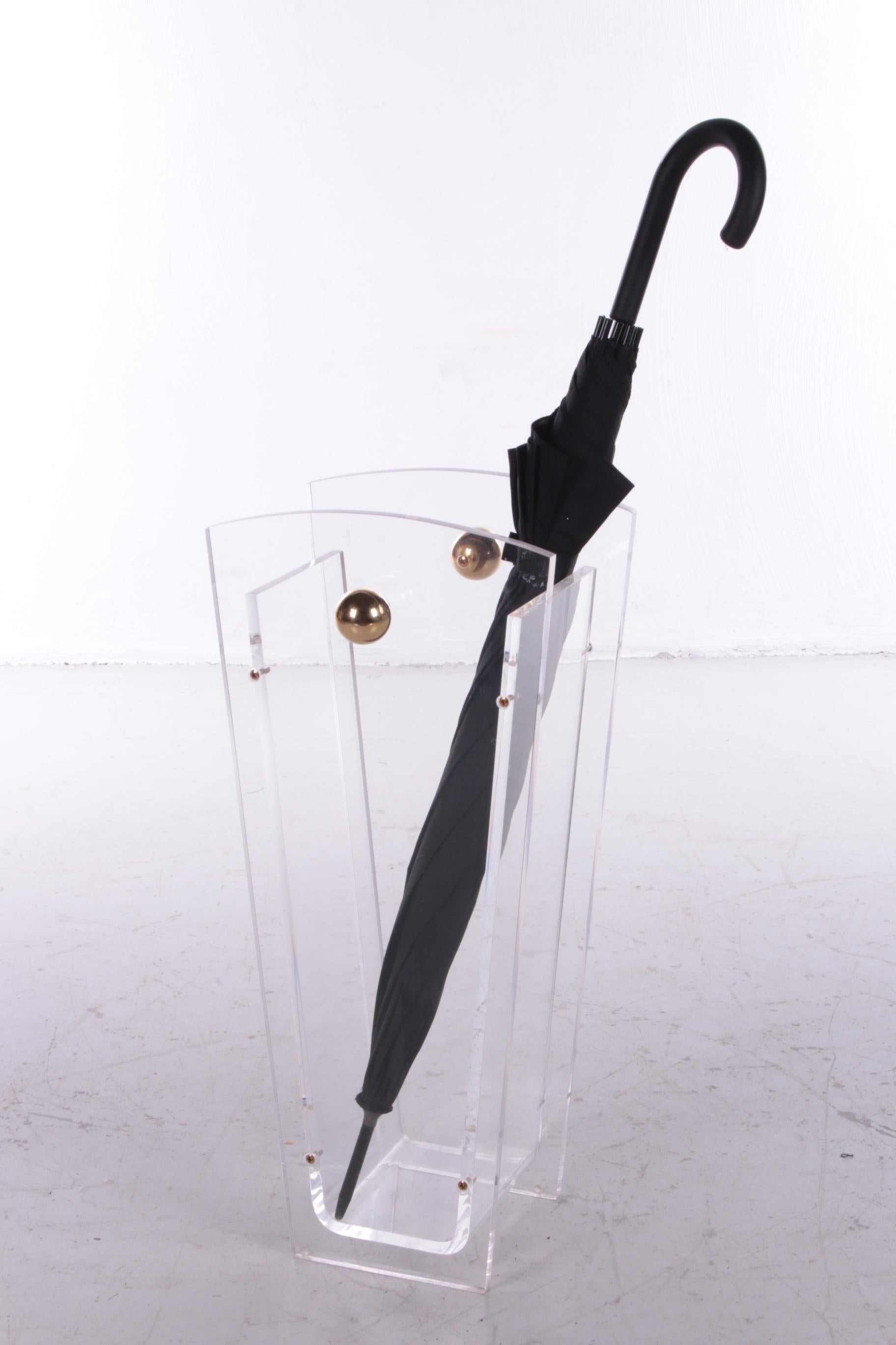 Plexiglass Umbrella stand Charles Hollis Jones with brass accents, 1970


Plexiglas umbrella stand with brass knobs.

Design by Charles Hollis Jones.

This umbrella stand exudes a beautiful design and is modern and chic.

Or for in your