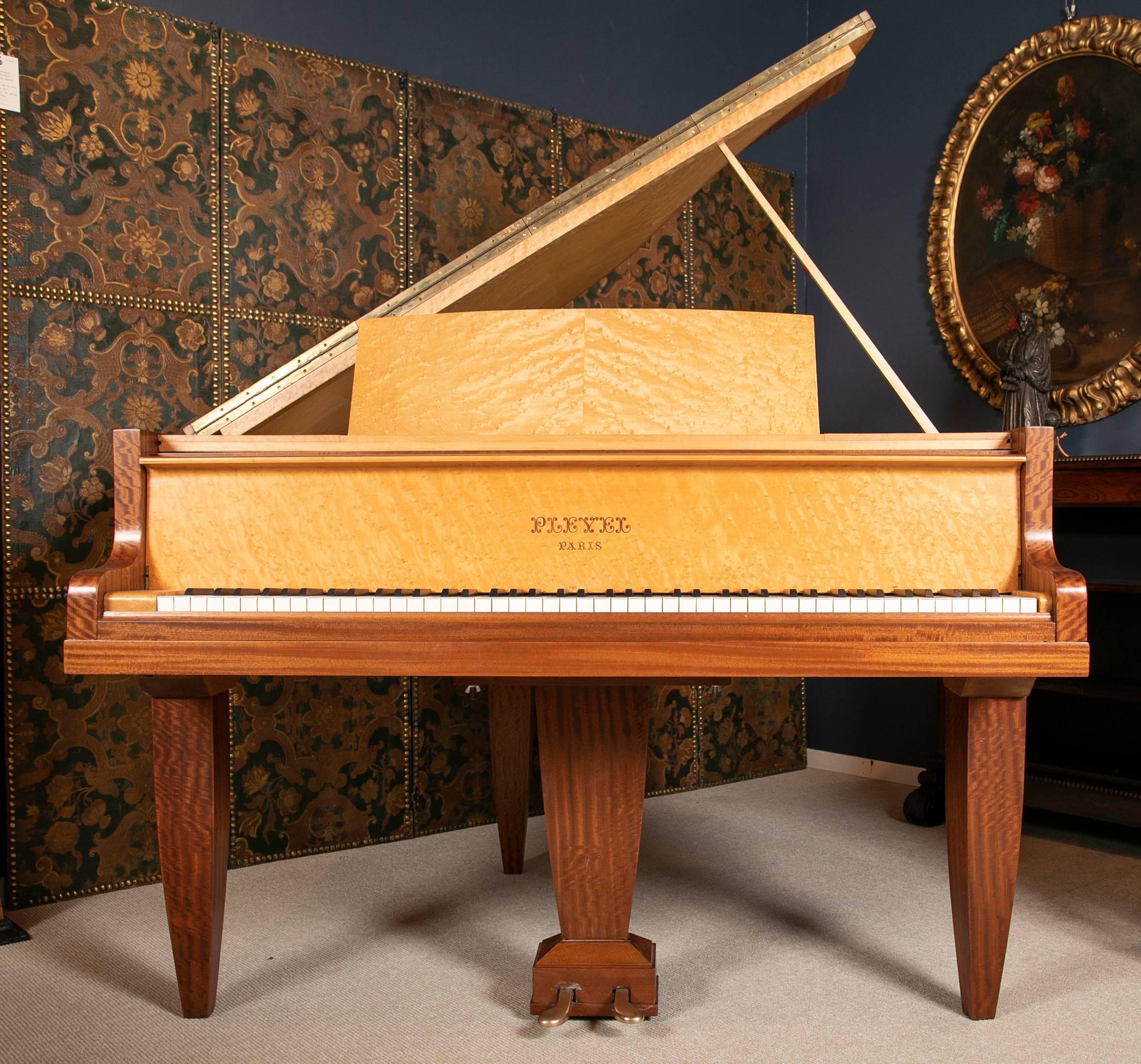 Art Deco baby grand piano in gorgeous mahogany and bird's-eye maple veneers. This is a unique, petite, apartment size baby grand piano in the 1939 era of superior piano manufacturing. All original, and in excellent structural condition. Mechanically