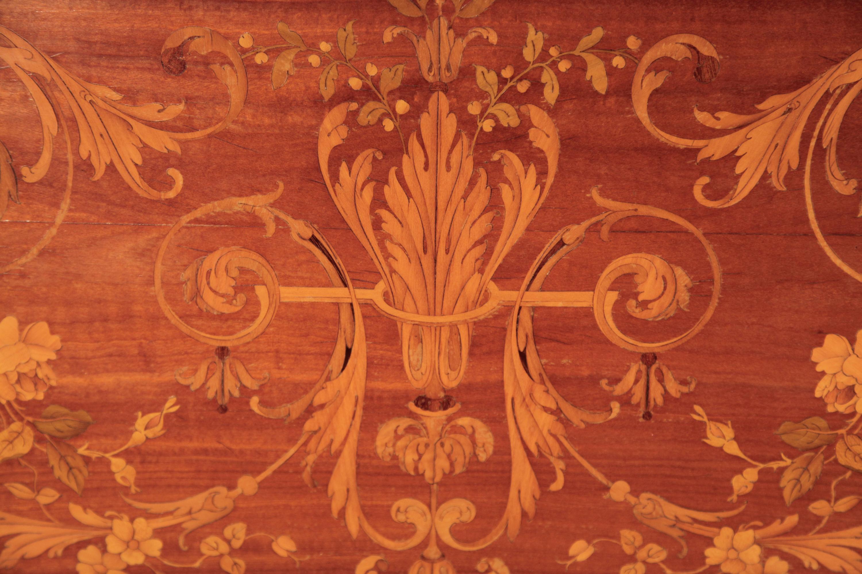 Néoclassique Tapis de piano droit pliéel incrusté de bois de satin incrusté néoclassique cannelés et colonnes en vente