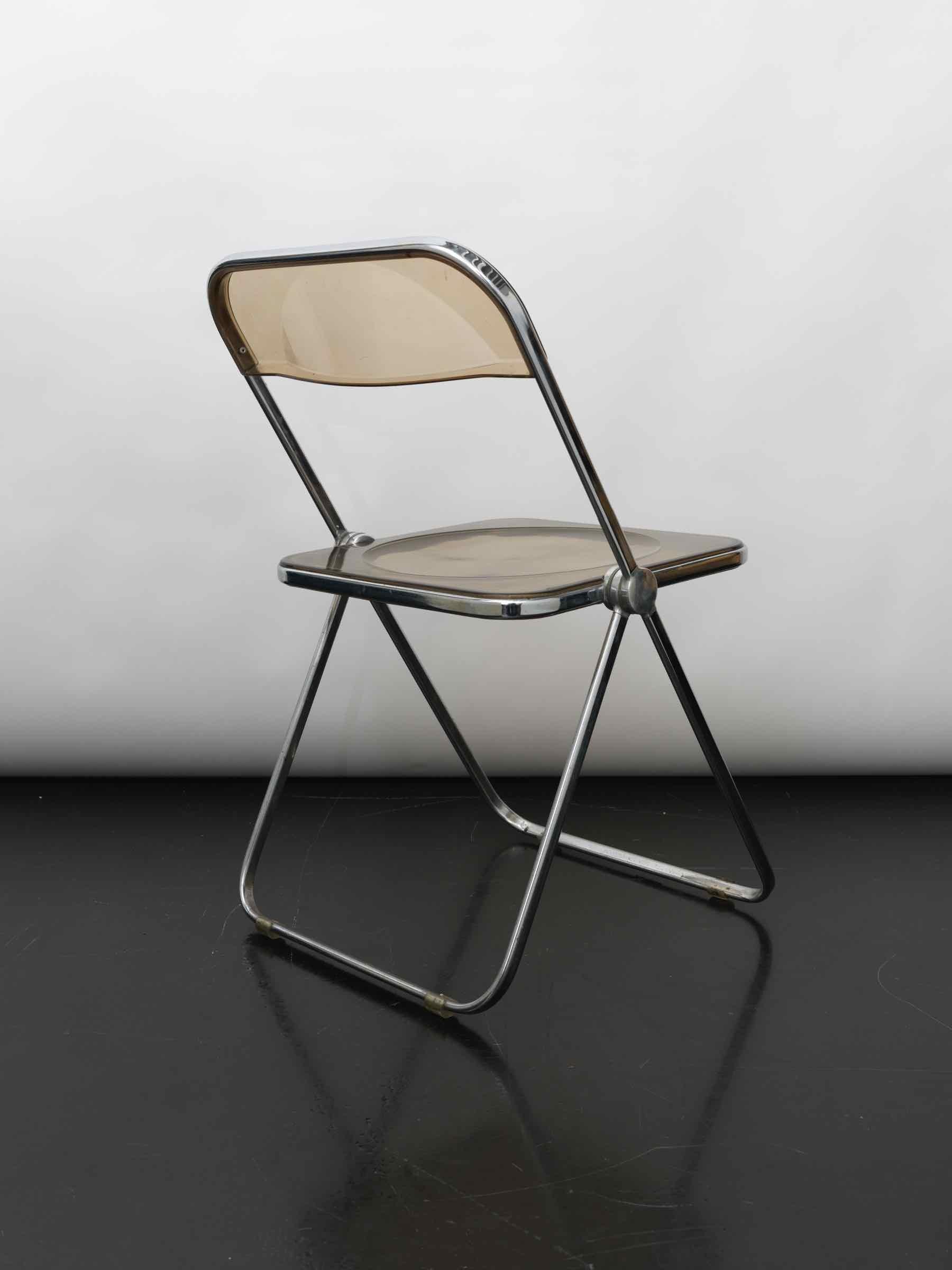 Italian Plia chair designed by Giancarlo Piretti for Castelli For Sale