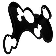 Objeto decorativo flexible de cerámica esmaltada negra by Ain Choi