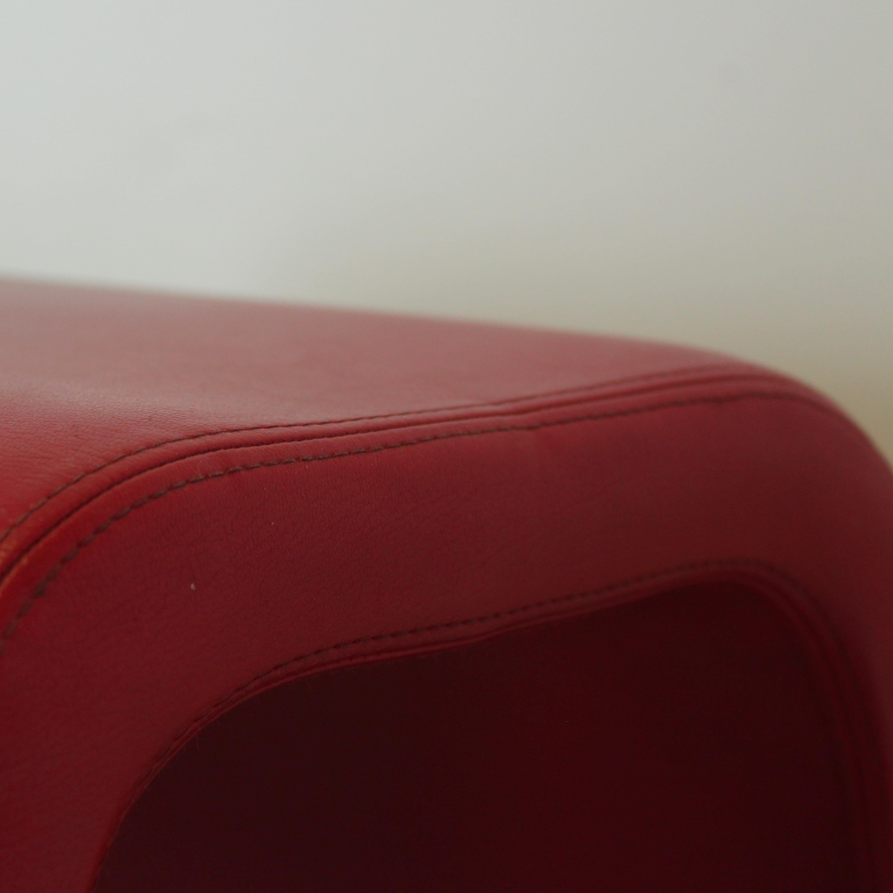 Plint Stool by Sandin & Bülow for Materia in Red Leather, Sweden, 2002 (21. Jahrhundert und zeitgenössisch) im Angebot
