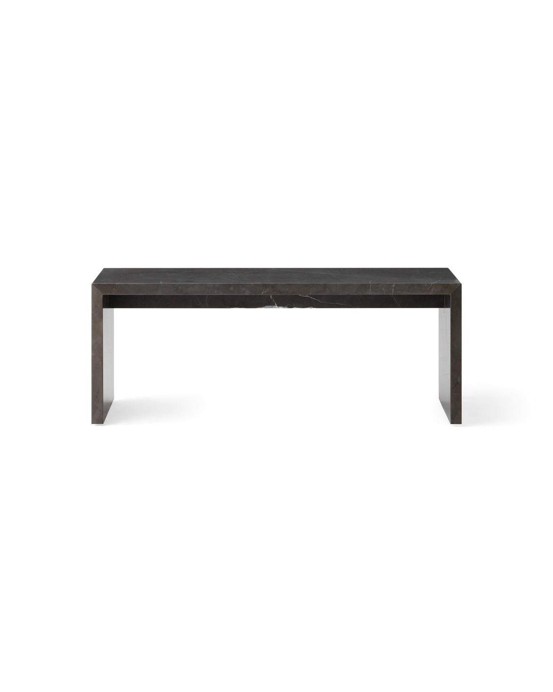 Plinth Bridge Loungetisch aus grauem, braunem Kendzo-Marmor - Norm Architects für Audo (Chinesisch) im Angebot