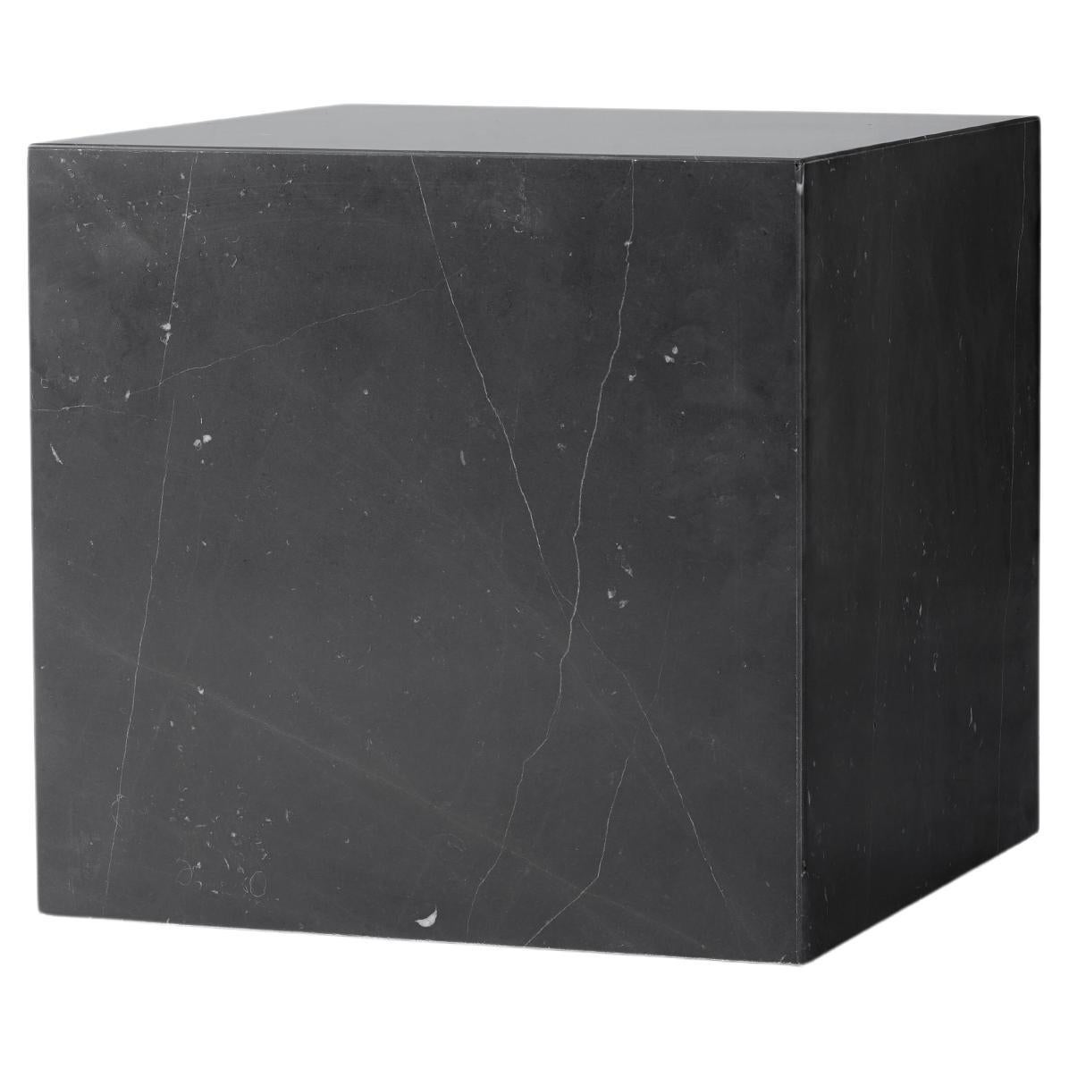 Mesa auxiliar cúbica Plinth, mármol negro Marquina, de Norm Architects para Audo