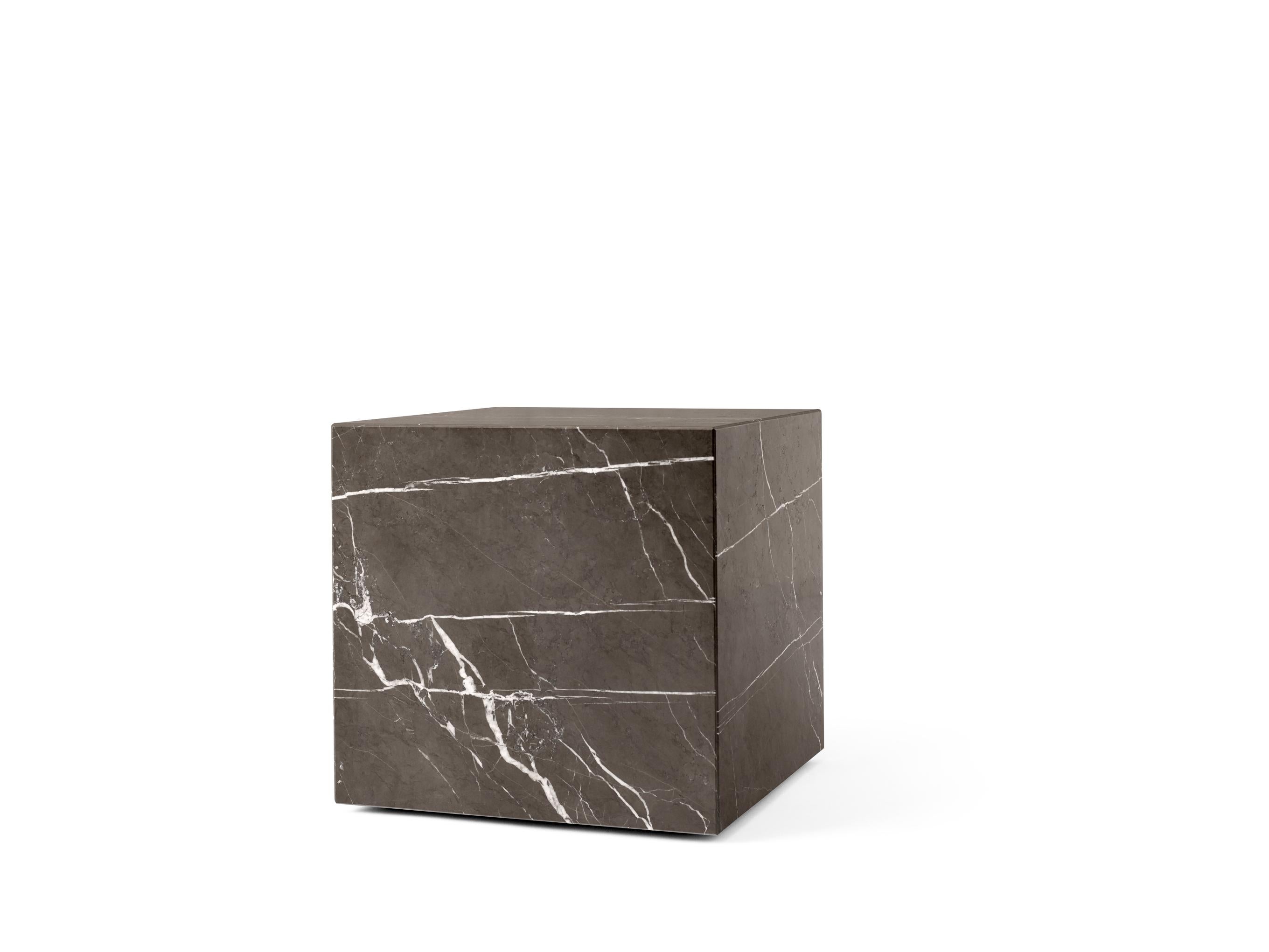 Chinois Table d'appoint Plinth Cubic, Grey Marble Kendzo, par Norm Architects pour Audo en vente