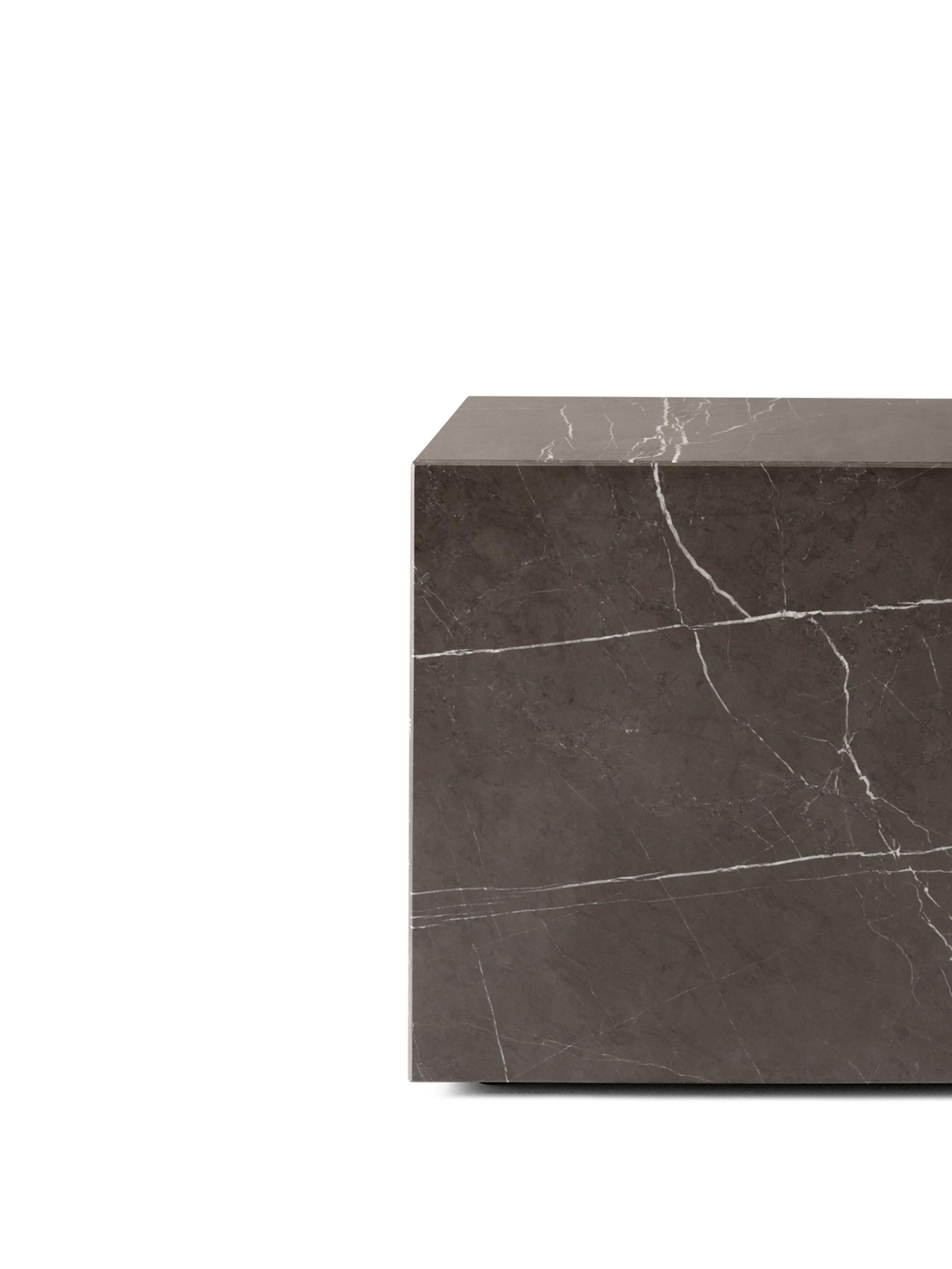XXIe siècle et contemporain Table d'appoint Plinth Cubic, Grey Marble Kendzo, par Norm Architects pour Audo en vente