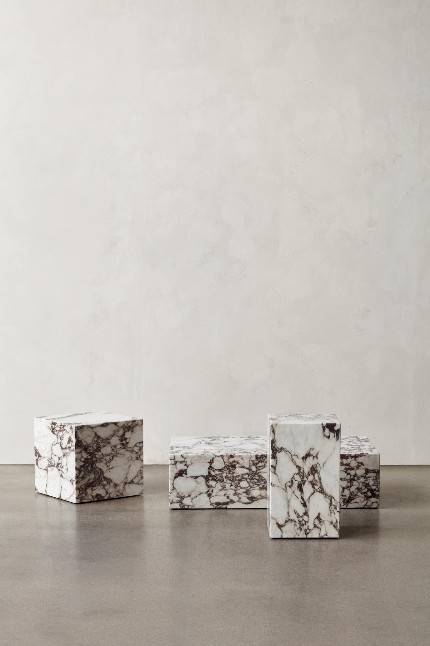 Mesa auxiliar cúbica Plinth, mármol rosa Calacatta Viola- de Norm Architects para Audo Mármol en venta