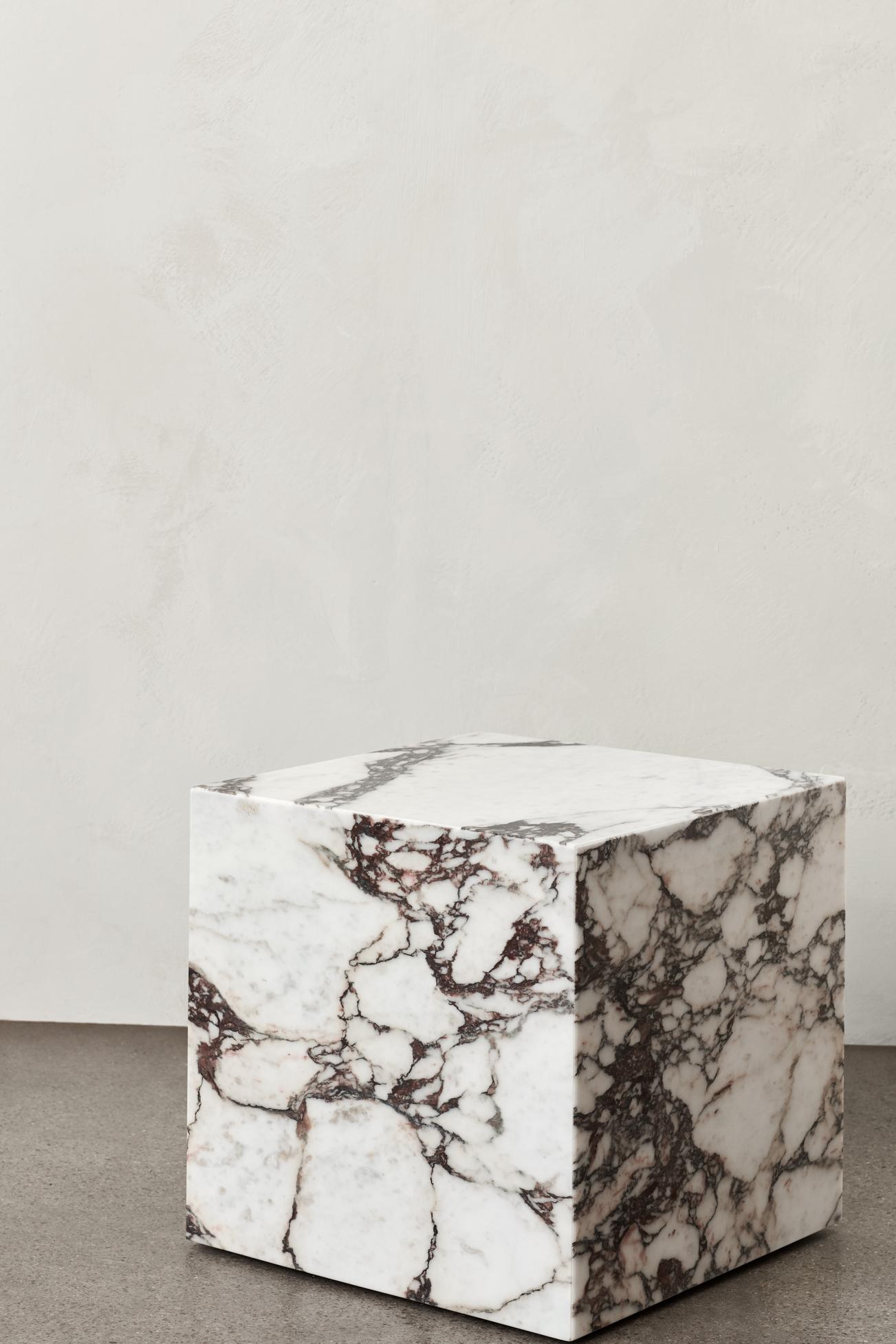 Mesa auxiliar cúbica Plinth, mármol rosa Calacatta Viola- de Norm Architects para Audo en venta 1