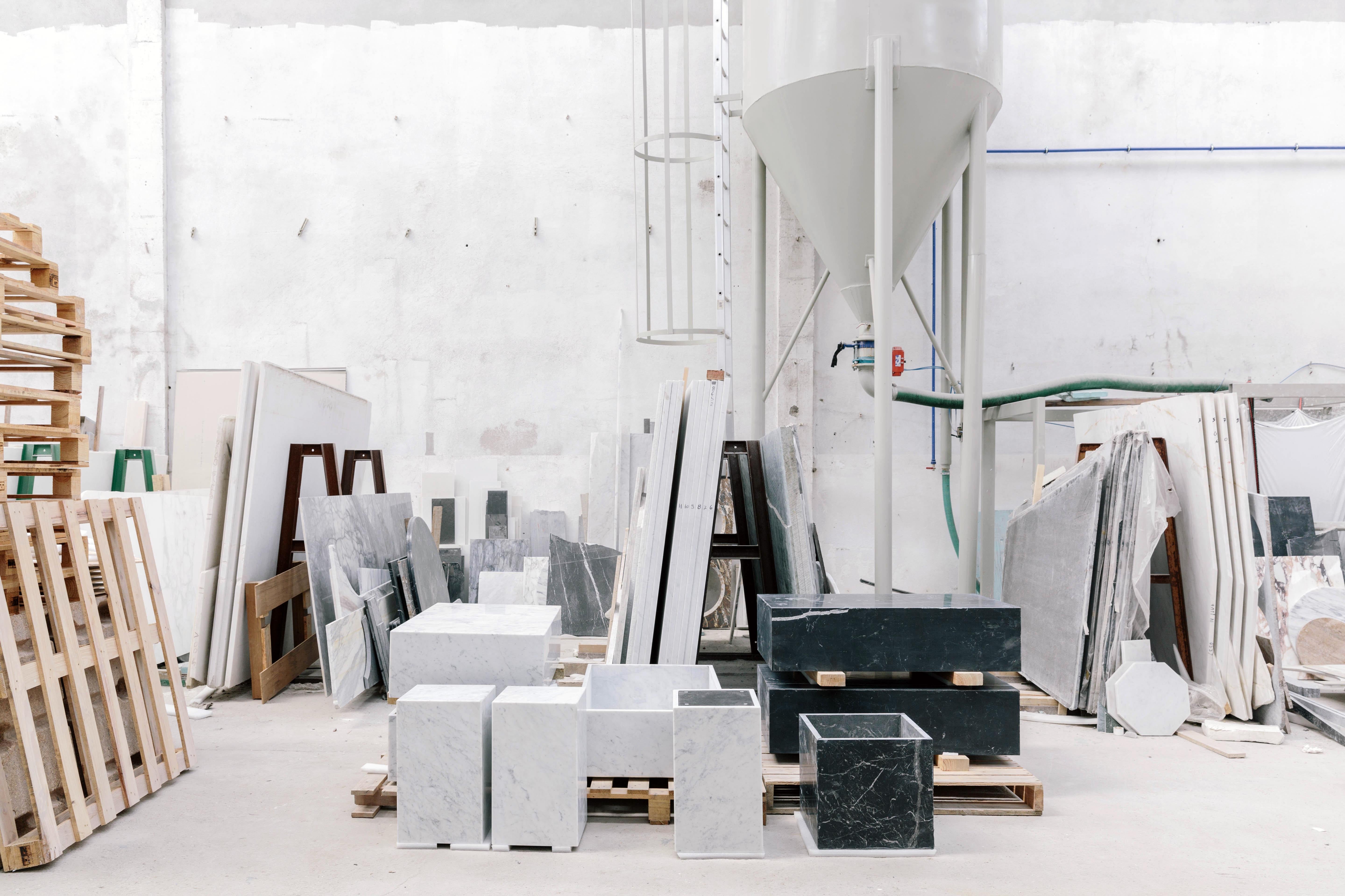 Mesa auxiliar Plinth Cubic, mármol blanco de Carrara, de Norm Architects para Audo en venta 3