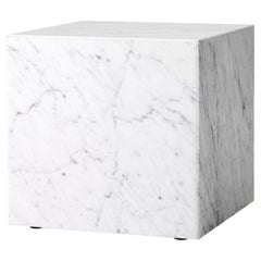Mesa auxiliar Plinth Cubic, mármol blanco de Carrara, de Norm Architects para Audo